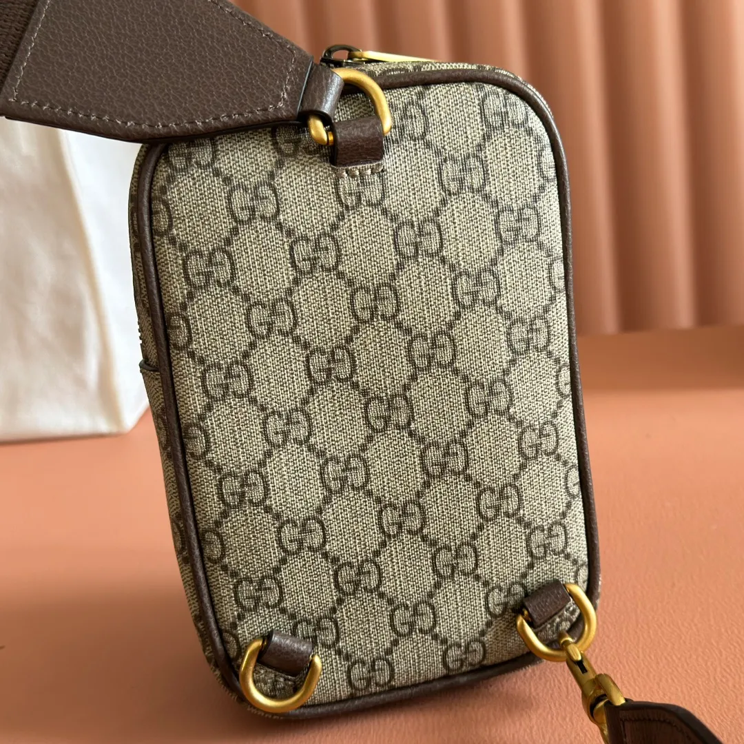 p860. 📣📣📣【Original leather with 🌈full counter packaging】🔥🔥Ophidia series GG mini handbag. Small travel accessories remain an indispensable highlight in Gucci’s leather goods selection, paying homage to the brand’s luxury travel roots. Various logos derived from the initials of Mr. Guccio Gucci, the founder of the brand, inject elegant and timeless logo connotation into individual products. This Ophidia mini bag in classic GG Supreme canvas features 2 card compartments and an external zip pocket. Beige and ebony GG Supreme canvas, gray leather trim, palladium-tone hardware, gray webbing, cotton and linen lining Double G, interior: 2 card compartments, exterior zip pocket, shoulder strap drop 52 cm, zip fastening. Weight: approx. 0.45kg. Model: 752565. Dimensions: 12(width) x 18(h) x 6.9cm(d) Color: brown/pvc. Made in Italy