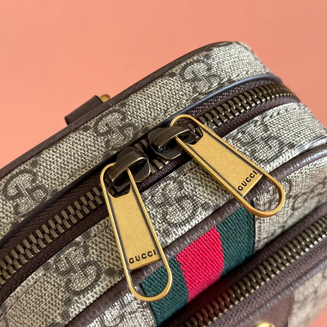 p860. 📣📣📣【Original leather with 🌈full counter packaging】🔥🔥Ophidia series GG mini handbag. Small travel accessories remain an indispensable highlight in Gucci’s leather goods selection, paying homage to the brand’s luxury travel roots. Various logos derived from the initials of Mr. Guccio Gucci, the founder of the brand, inject elegant and timeless logo connotation into individual products. This Ophidia mini bag in classic GG Supreme canvas features 2 card compartments and an external zip pocket. Beige and ebony GG Supreme canvas, gray leather trim, palladium-tone hardware, gray webbing, cotton and linen lining Double G, interior: 2 card compartments, exterior zip pocket, shoulder strap drop 52 cm, zip fastening. Weight: approx. 0.45kg. Model: 752565. Dimensions: 12(width) x 18(h) x 6.9cm(d) Color: brown/pvc. Made in Italy