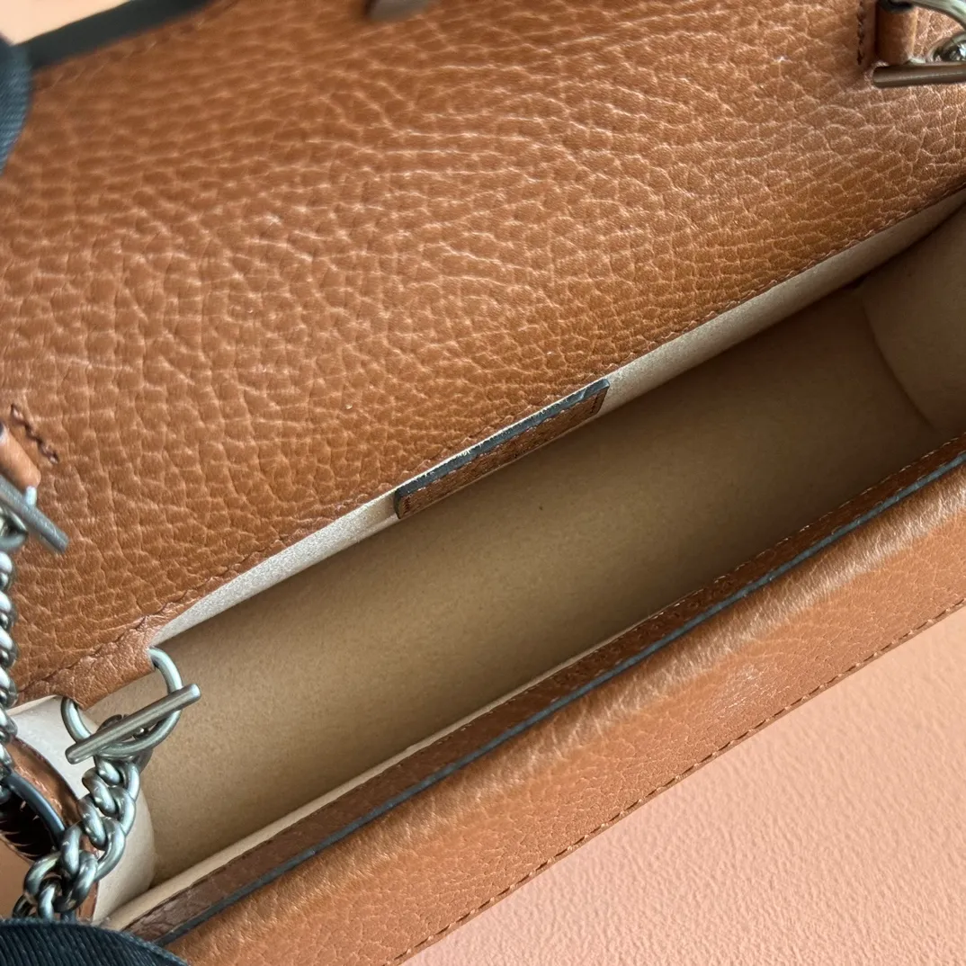 p720. 📣📣📣[Original leather with 🌈Full set of packaging at the counter]🔥🔥 Dionysus Supre Mini has been loved by thousands of girls since the Dionysus bag came out, and the Dionysus bag has also lived up to expectations, with various designs emerging in endlessly ~ Model: 476432 Size: 16.5*10*4.5cm.