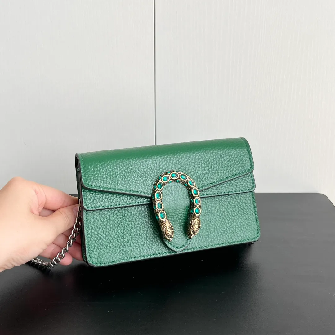 Actual shot #💰260 with box model: 476432 green leather size: 16.5x10x4.5cm 𝙂𝙪𝙘𝙘𝙞 𝘿𝙞𝙤𝙣𝙮𝙨𝙪𝙨 𝙈𝙞𝙣𝙞 16.5 Xiaogujia’s entry-level small bag is recommended. It’s not worth mentioning. It’s a classic model that can be said to be the symbol of Xiaogujia. The classic mini Dionysian buckle is paired with calfskin. This bag has a very high appearance rate. It is simply a tool for daily wear and is very popular on the street❗️
