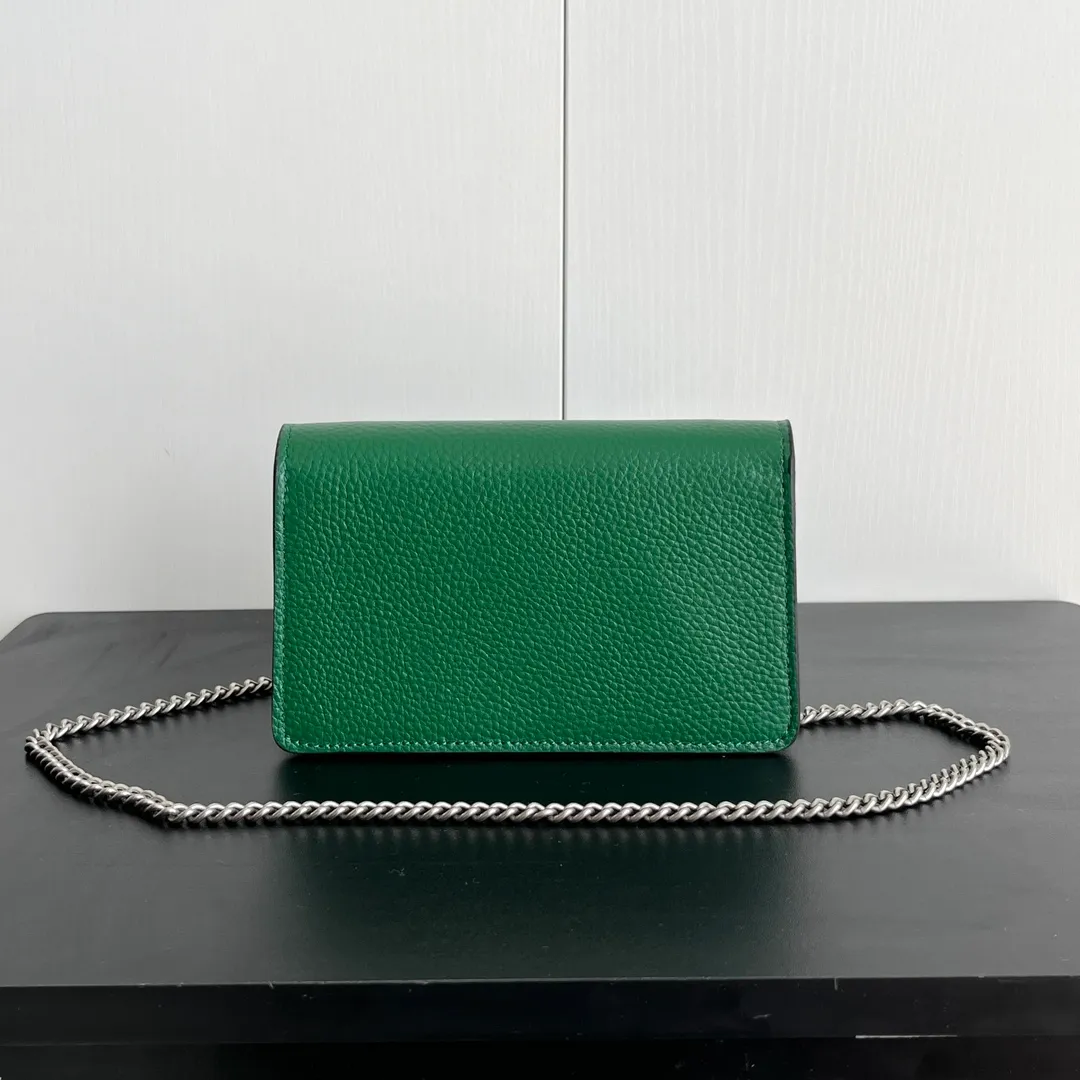 Actual shot #💰260 with box model: 476432 green leather size: 16.5x10x4.5cm 𝙂𝙪𝙘𝙘𝙞 𝘿𝙞𝙤𝙣𝙮𝙨𝙪𝙨 𝙈𝙞𝙣𝙞 16.5 Xiaogujia’s entry-level small bag is recommended. It’s not worth mentioning. It’s a classic model that can be said to be the symbol of Xiaogujia. The classic mini Dionysian buckle is paired with calfskin. This bag has a very high appearance rate. It is simply a tool for daily wear and is very popular on the street❗️