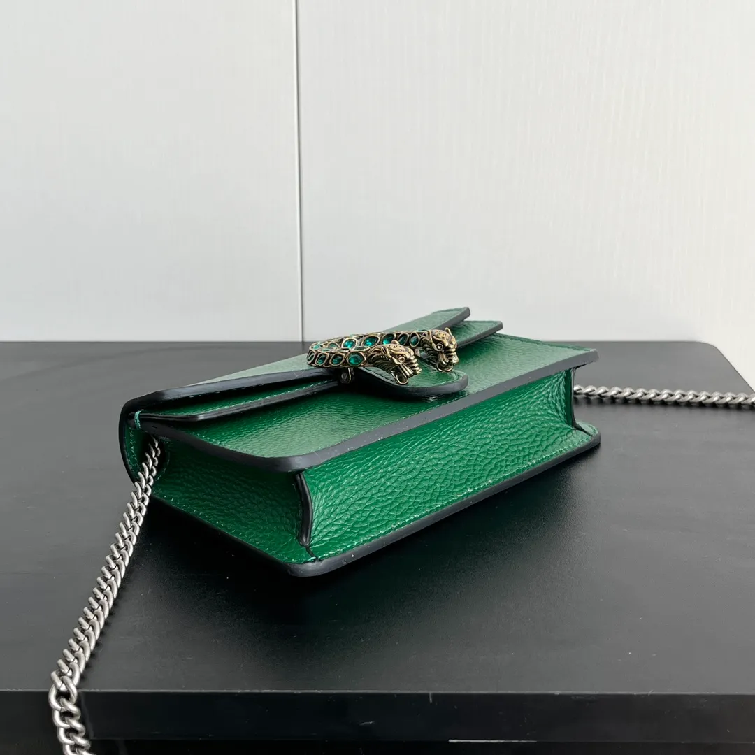 Actual shot #💰260 with box model: 476432 green leather size: 16.5x10x4.5cm 𝙂𝙪𝙘𝙘𝙞 𝘿𝙞𝙤𝙣𝙮𝙨𝙪𝙨 𝙈𝙞𝙣𝙞 16.5 Xiaogujia’s entry-level small bag is recommended. It’s not worth mentioning. It’s a classic model that can be said to be the symbol of Xiaogujia. The classic mini Dionysian buckle is paired with calfskin. This bag has a very high appearance rate. It is simply a tool for daily wear and is very popular on the street❗️