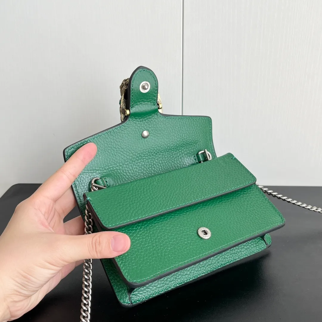 Actual shot #💰260 with box model: 476432 green leather size: 16.5x10x4.5cm 𝙂𝙪𝙘𝙘𝙞 𝘿𝙞𝙤𝙣𝙮𝙨𝙪𝙨 𝙈𝙞𝙣𝙞 16.5 Xiaogujia’s entry-level small bag is recommended. It’s not worth mentioning. It’s a classic model that can be said to be the symbol of Xiaogujia. The classic mini Dionysian buckle is paired with calfskin. This bag has a very high appearance rate. It is simply a tool for daily wear and is very popular on the street❗️