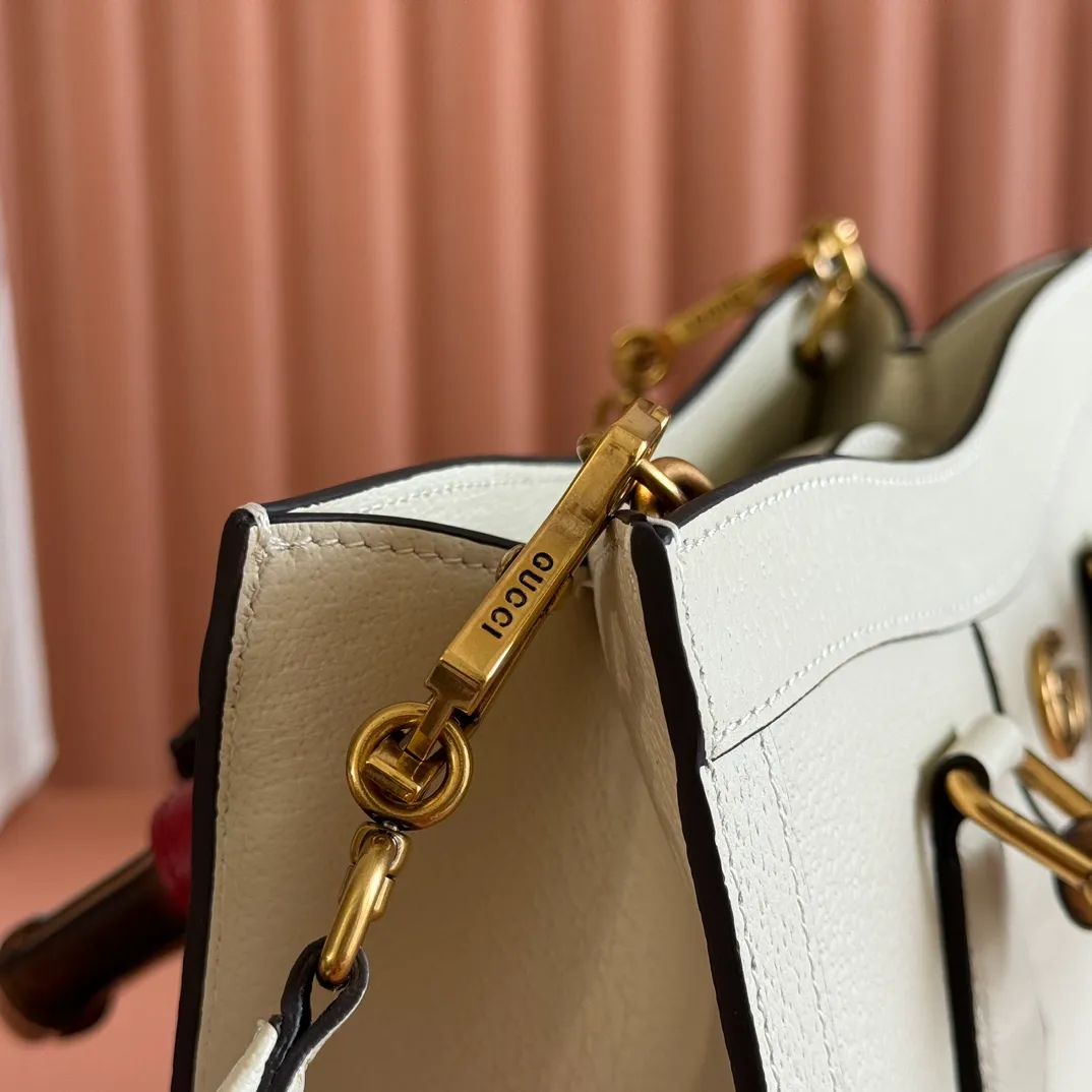 p1580. 📣📣📣【Original leather accessories🌈Full set of counter packaging】🔥🔥Small tote bag combines two recognizable brand elements, bamboo handles and double G accessories. "The blue leather material contrasts with the two khaki buckles, highlighting the smart and elegant temperament. Size: 27*24*11cm Model: 702721.