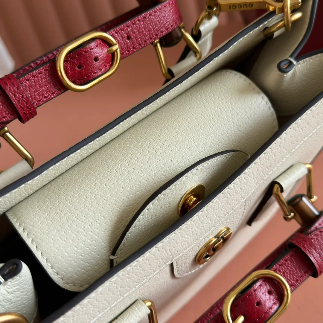 p1580. 📣📣📣【Original leather accessories🌈Full set of counter packaging】🔥🔥Small tote bag combines two recognizable brand elements, bamboo handles and double G accessories. "The blue leather material contrasts with the two khaki buckles, highlighting the smart and elegant temperament. Size: 27*24*11cm Model: 702721.