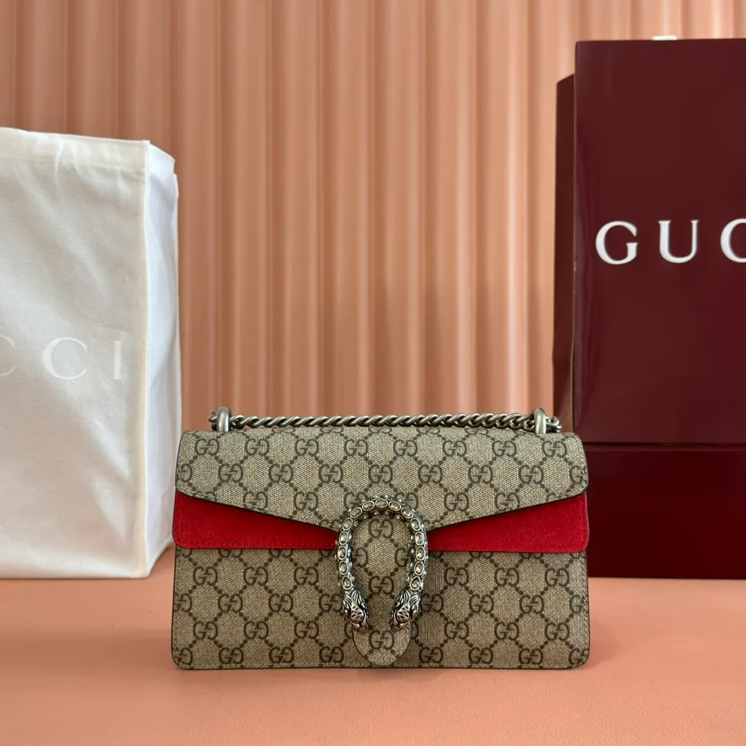 p1020. 📣📣📣【Original leather with 🌈Full set of counter packaging】🔥🔥GG 𝗗𝗶𝗼𝗻𝘆𝘀𝘂𝘀 2020ss new Bacchus. The tiger head logo of the new Bacchus is with diamonds, and the entire design has been changed from complexity to simplicity, retaining the classic medium-sized delicate and elegant bag shape. The weight has become much lighter! There is no longer the criticism of being "heavy as a stone". Ah~ This new Dionysus is really changed to suit my liking! Size: 25×13.5×7cm #499623m.