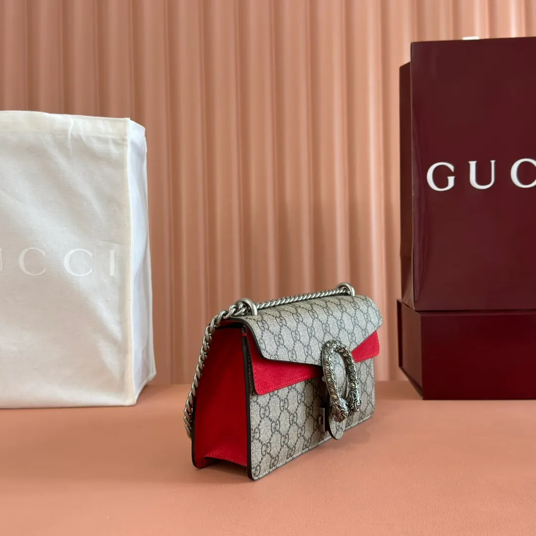 p1020. 📣📣📣【Original leather with 🌈Full set of counter packaging】🔥🔥GG 𝗗𝗶𝗼𝗻𝘆𝘀𝘂𝘀 2020ss new Bacchus. The tiger head logo of the new Bacchus is with diamonds, and the entire design has been changed from complexity to simplicity, retaining the classic medium-sized delicate and elegant bag shape. The weight has become much lighter! There is no longer the criticism of being "heavy as a stone". Ah~ This new Dionysus is really changed to suit my liking! Size: 25×13.5×7cm #499623m.