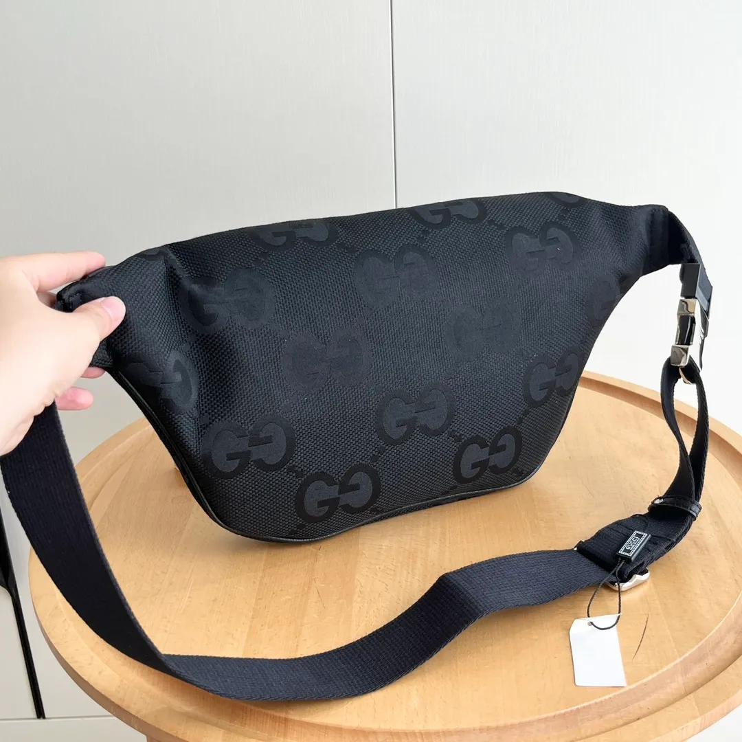 Actual shot #💰240 Style number: 696031 Black cloth upgraded version Original single cloth + webbing Size: 39X17X4cm Gucci Super Double G Jumbo series waist bag Black webbing belt adjustable length Super capacity! Very light weight~