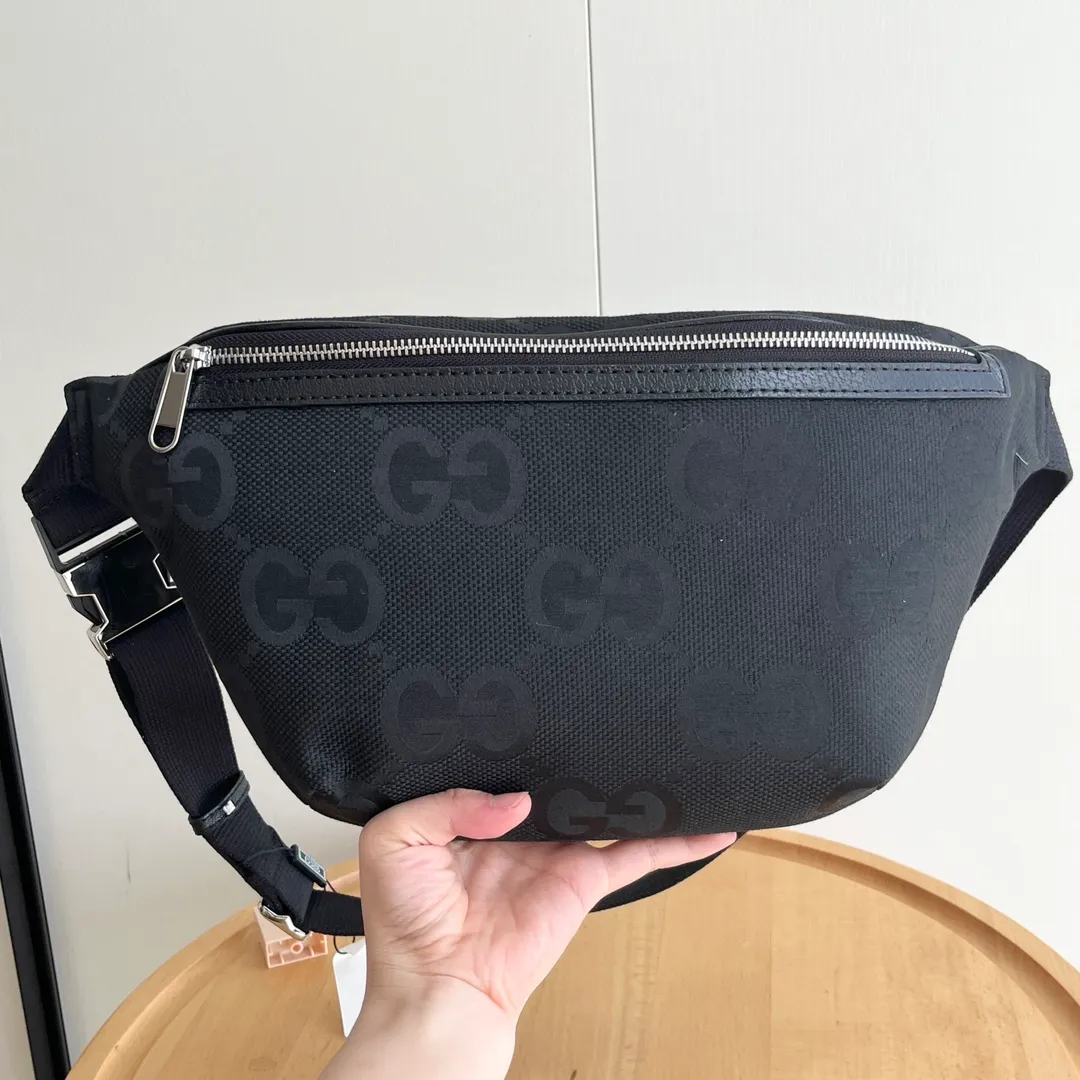 Actual shot #💰240 Style number: 696031 Black cloth upgraded version Original single cloth + webbing Size: 39X17X4cm Gucci Super Double G Jumbo series waist bag Black webbing belt adjustable length Super capacity! Very light weight~