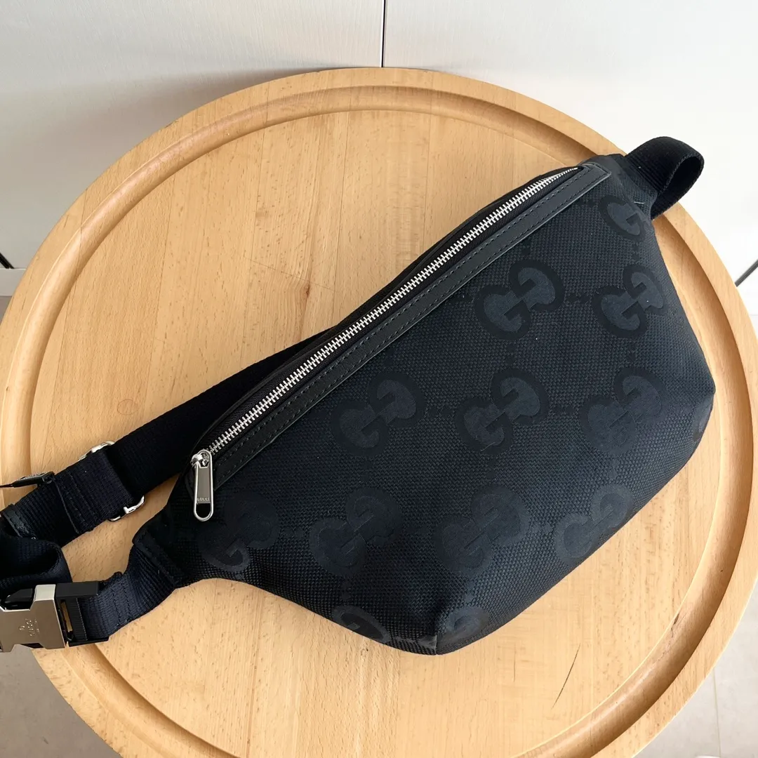 Actual shot #💰240 Style number: 696031 Black cloth upgraded version Original single cloth + webbing Size: 39X17X4cm Gucci Super Double G Jumbo series waist bag Black webbing belt adjustable length Super capacity! Very light weight~