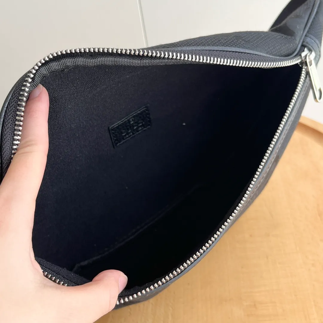 Actual shot #💰240 Style number: 696031 Black cloth upgraded version Original single cloth + webbing Size: 39X17X4cm Gucci Super Double G Jumbo series waist bag Black webbing belt adjustable length Super capacity! Very light weight~