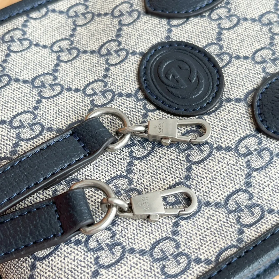 Actual shot #💰240 Model: 671623 Size: 16×20×7cm 𝙂𝙪𝙘𝙘𝙞 𝙍𝙚𝙩𝙧𝙤 Mini Tote Bag Shoulder Strap 🉑️ Adjustment Since the advent of Retro mini tote, the interlocking double G-straight has been one of the iconic elements of the brand. Familiar brand symbols combined with leather details make this tote a centerpiece. The classic double G letter intertwined canvas material makes the entire design exude strong brand connotation.