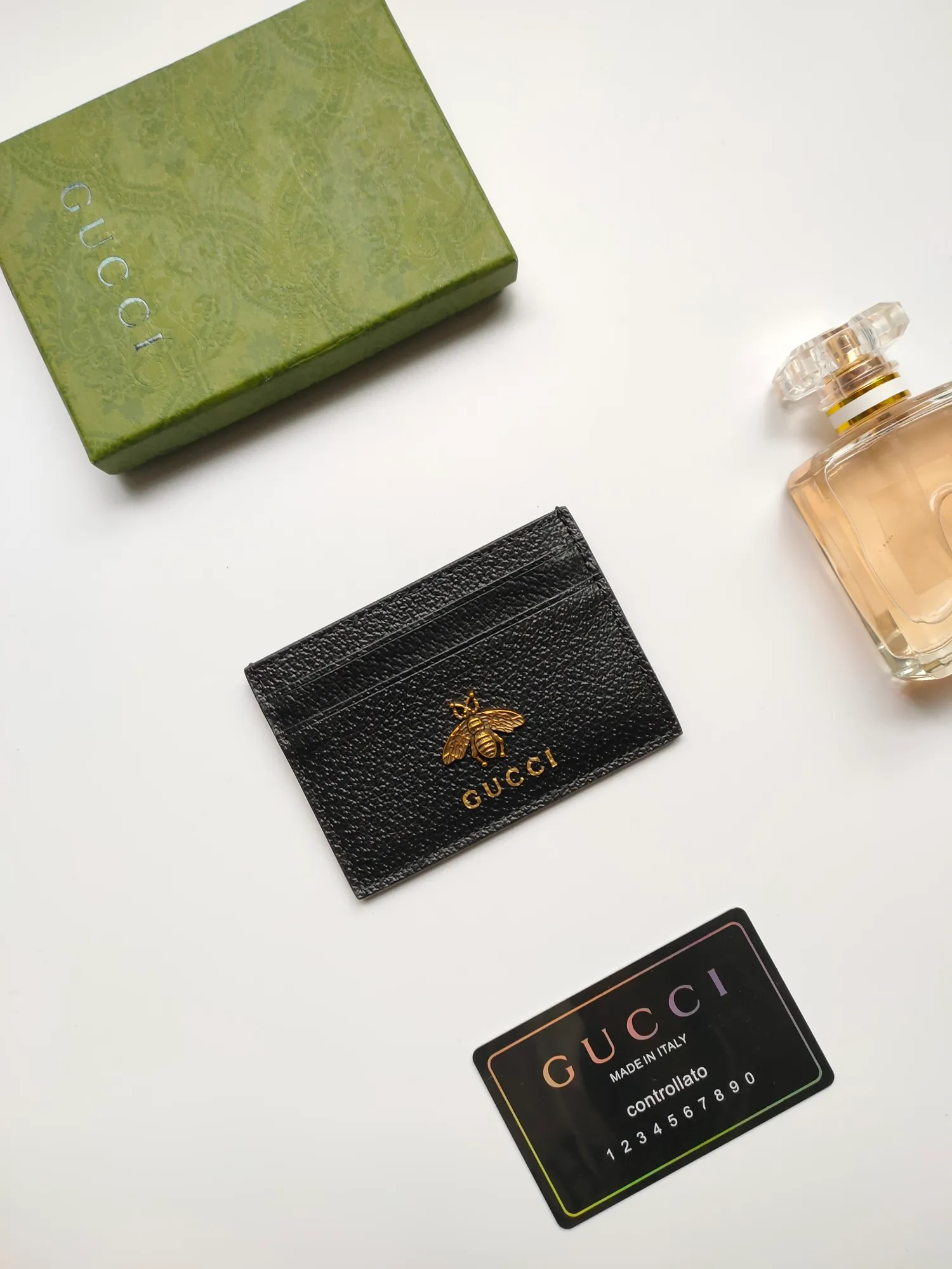 ￥90 💰GUCCI ‼ Counter quality, original single leather, model 436022🥇Card holder 🐂Made of imported iconic hardware metal and wild boar effect calfskin👏🏻Thick to the touch,‼ The printing pattern is clear and distinct😍Color: black leather. Size:w10×h7cm.
