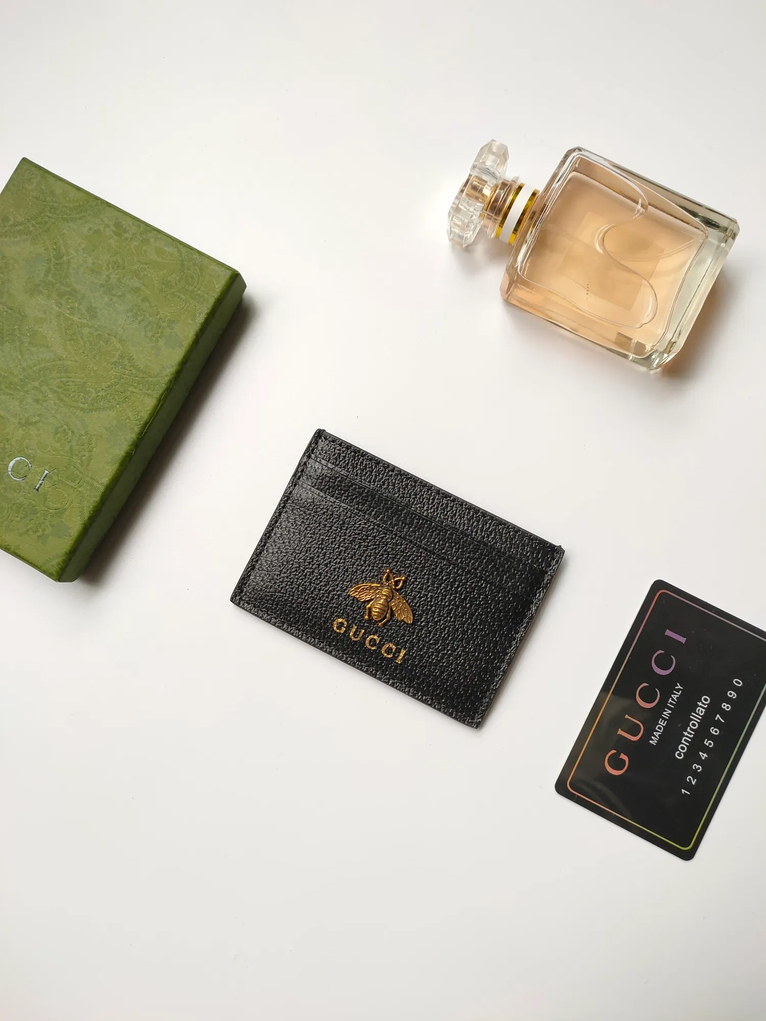 ￥90 💰GUCCI ‼ Counter quality, original single leather, model 436022🥇Card holder 🐂Made of imported iconic hardware metal and wild boar effect calfskin👏🏻Thick to the touch,‼ The printing pattern is clear and distinct😍Color: black leather. Size:w10×h7cm.