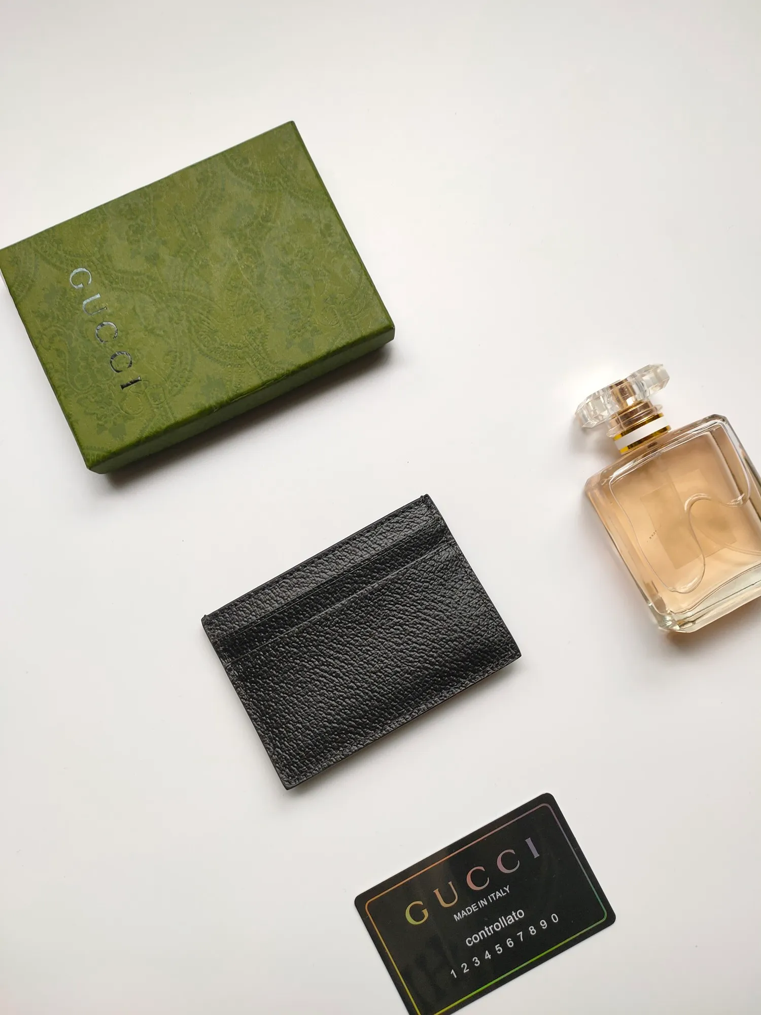 ￥90 💰GUCCI ‼ Counter quality, original single leather, model 436022🥇Card holder 🐂Made of imported iconic hardware metal and wild boar effect calfskin👏🏻Thick to the touch,‼ The printing pattern is clear and distinct😍Color: black leather. Size:w10×h7cm.