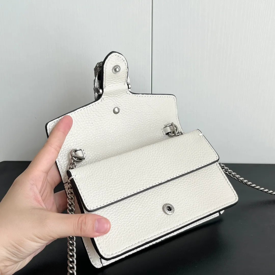 Actual shot #💰260 with box Model: 476432 White leather Size: 16.5x10x4.5cm 𝙂𝙪𝙘𝙘𝙞 𝘿𝙞𝙤𝙣𝙮𝙨𝙪𝙨 𝙈𝙞𝙣𝙞 16.5 Xiaogujia’s entry-level small bag is recommended. It’s not worth mentioning. It’s a classic model that can be said to be the symbol of Xiaogujia. The classic mini Dionysian buckle is paired with calfskin. This bag has a very high appearance rate. It is simply a tool for daily wear and is very popular on the street❗️