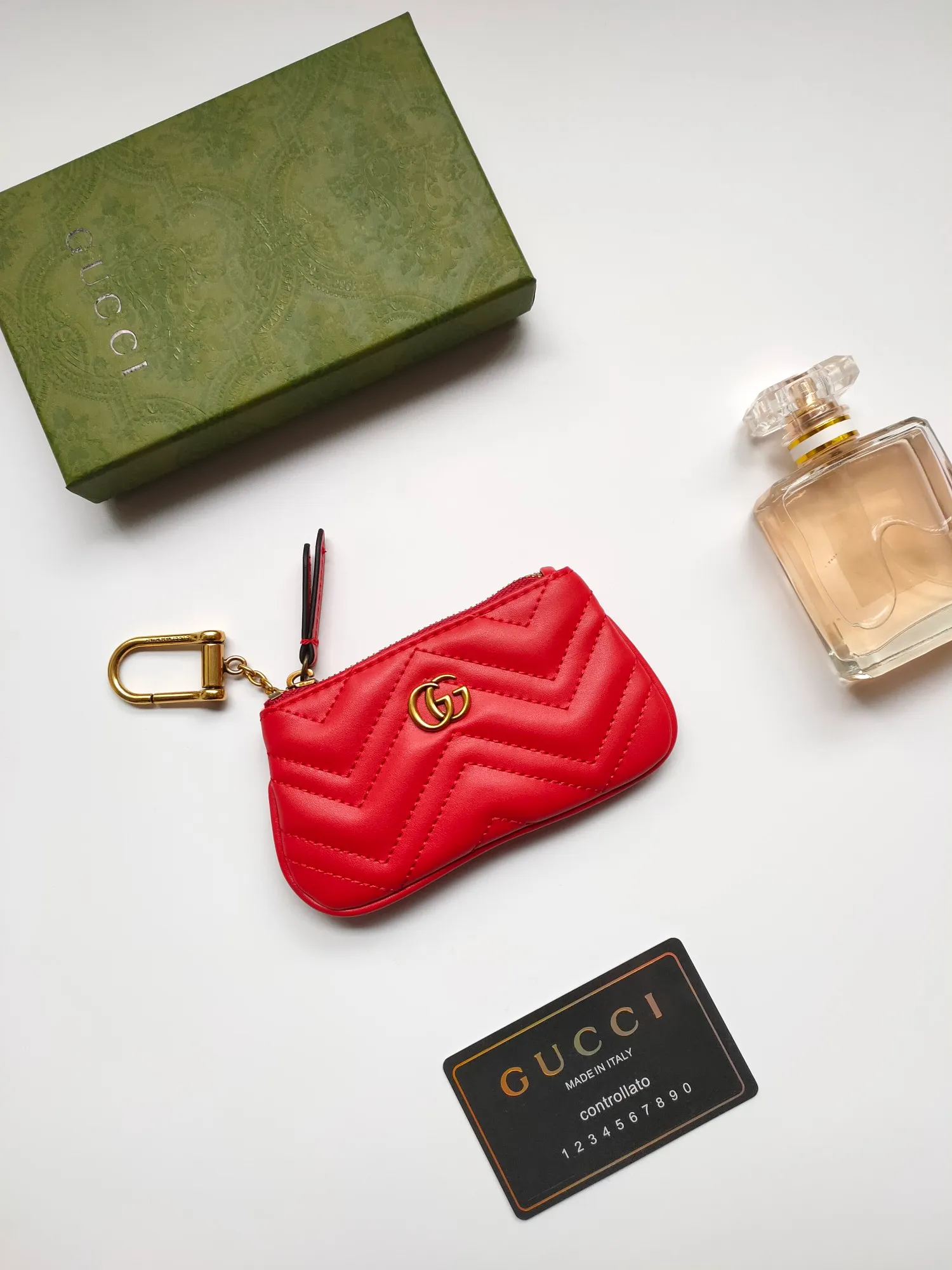 ￥130 GUCCI’s new small coin purse ~ lipstick bag🧃🧃 is made of imported calfskin with embroidered wavy pattern, 🧃🧃 matched with exquisite original factory bronze double G hardware 🧃🧃, flexible and unique hook buckle, small and exquisite, great effect, model: 671773, color: black, bright red, nude pink, size: 12.5x7x1.5cm