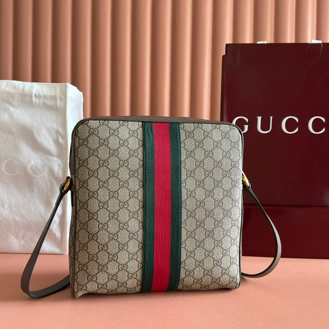 p860. 💋💋💋[Original leather accessories🌈 Equipped with full counter packaging]🔥🔥Ophidia series GG handbags "March of Love by Gucci" In the new fashion series, GG Supreme canvas has launched a classic and timeless blue and beige combination, inheriting the historical origin of the material. Canvas material has a low impact on the environment, so it has appeared in every series for ten years and has become the brand's classic material. The classic color scheme gives this Ophidia series handbag a distinctive charm. Hide details Beige and blue GG Supreme canvas, eco-friendly material, blue leather trim. Model: 547934. Dimensions: 27.5x 28x 6 cm. Color: brown/pvc.