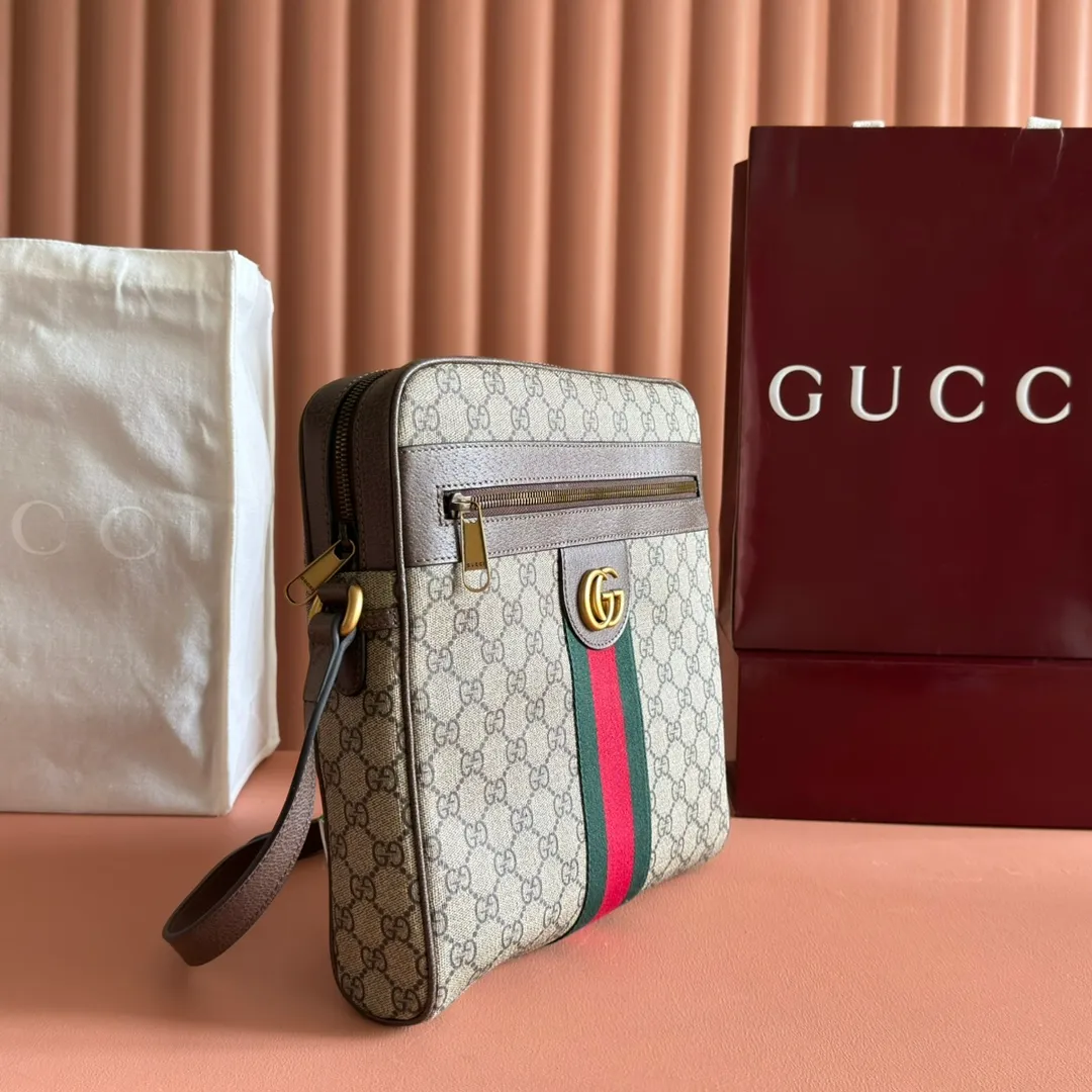 p860. 💋💋💋[Original leather accessories🌈 Equipped with full counter packaging]🔥🔥Ophidia series GG handbags "March of Love by Gucci" In the new fashion series, GG Supreme canvas has launched a classic and timeless blue and beige combination, inheriting the historical origin of the material. Canvas material has a low impact on the environment, so it has appeared in every series for ten years and has become the brand's classic material. The classic color scheme gives this Ophidia series handbag a distinctive charm. Hide details Beige and blue GG Supreme canvas, eco-friendly material, blue leather trim. Model: 547934. Dimensions: 27.5x 28x 6 cm. Color: brown/pvc.