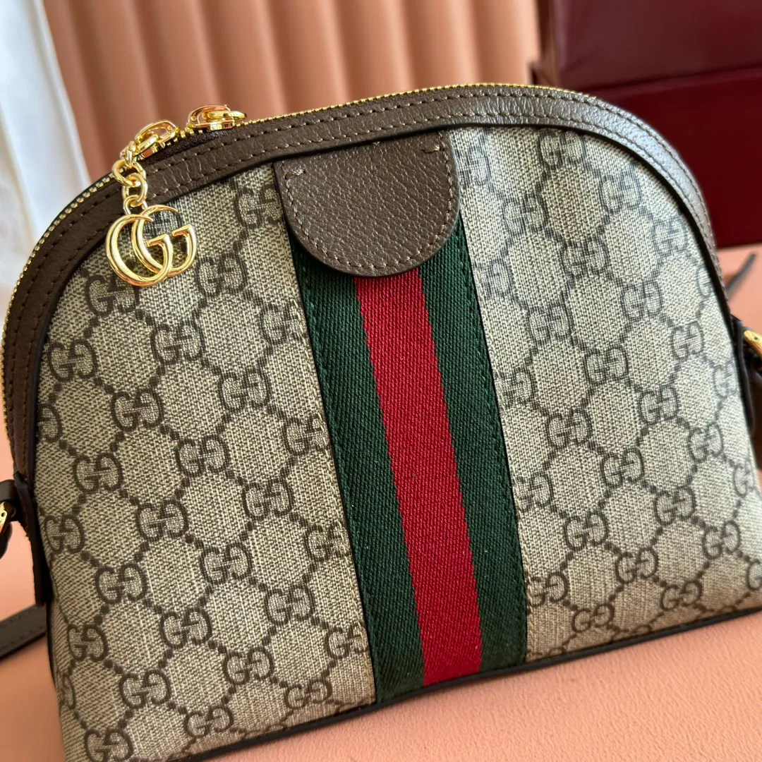 p840. 📣📣📣【Original leather with 🌈Full set of packaging at the counter】🔥🔥Ophidia series shell bag 499621#✨🔥Size: 23.5*18*8cm I believe every girl will fall in love with shell bags, and it is definitely tailor-made for you... Raw material original leather with classic red and green webbing... At first glance, you can't help but want to buy it...! High-quality restoration of details allows you to properly compare the details of authentic products... Never be a follower of market currency, only be a professional leader...! Comes with a complete set of authentic packaging. Whether it is a gift or for personal use, you can enjoy the authentic taste at a glance...!