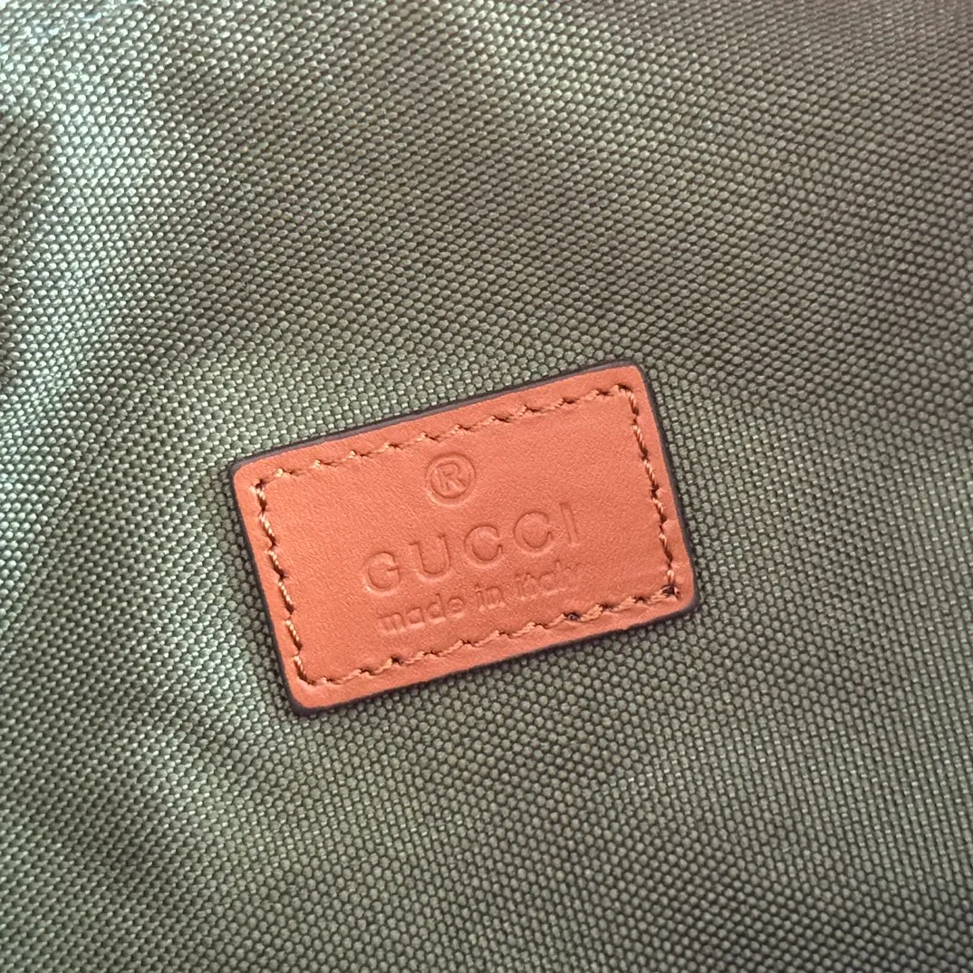 p960💋💋💋. "With full set of original counter packaging" [New Product] Inspired by Gucci's iconic travel bag silhouette, the brand launched the Mini GG handbag. This handbag is crafted from soft GG presbyopic canvas and is equipped with web handles and a detachable shoulder strap. It reinterprets the brand's classic elements and pays homage to Gucci's proud travel tradition. Beige and dark brown GG monogram coated fabric Ankara red leather trim Light gold tone hardware Green linen cotton blend lining Carry handles (10cm high) Detachable and adjustable leather shoulder strap (50cm high; Length: 101.5cm) Model number: 859975. Dimensions: 20cm (W) x 13cm (H) x 13cm (D) Weight: approx. 0.4kg Colour: Brown cloth/PVC. Made in Italy