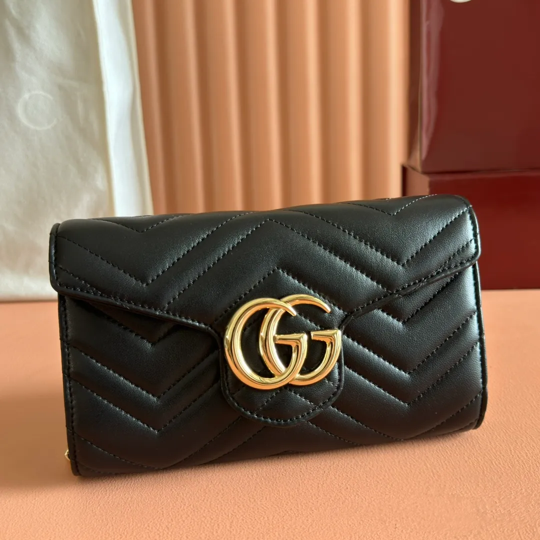 p760. 💋💋💋"With full set of original counter packaging" [New product] This GG Marmont series chain wallet is crafted with Matelassé cow leather. The series' iconic double G accessories make the entire design fuller. Black quilted V-shaped calfskin Leather Light gold-tone hardware Black taffeta lining Double G Interior: six card compartments, one zip pocket and one flap pocket Chain shoulder strap (60 cm high) Press-button closure Ident.: 837745. Dimensions: 20cm (width) x 12cm (height) x 4cm (depth) Weight: approx. 357g
