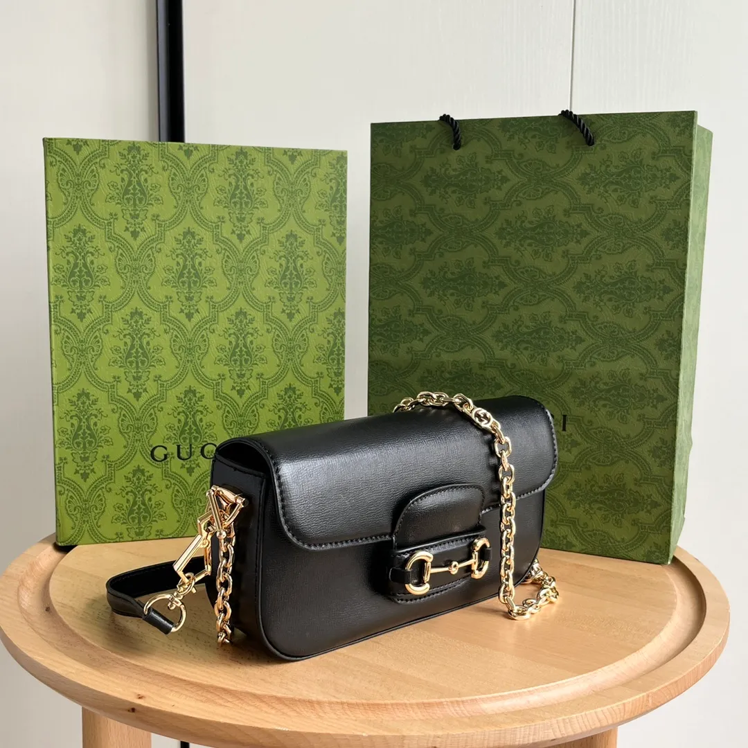 Actual shot #💰280 Style number: 735178 black leather Size: 24✖️13.5✖️7.5cm Gucci Horsebit 1955 baguette Xiaohongshu’s new backpack has 2 shoulder straps, can be carried in the hand, cross-body, or under the armpit. It is flatter and longer than the regular 1955 saddle bag. The chain is very textured. It is perfect for taking pictures when going out👍