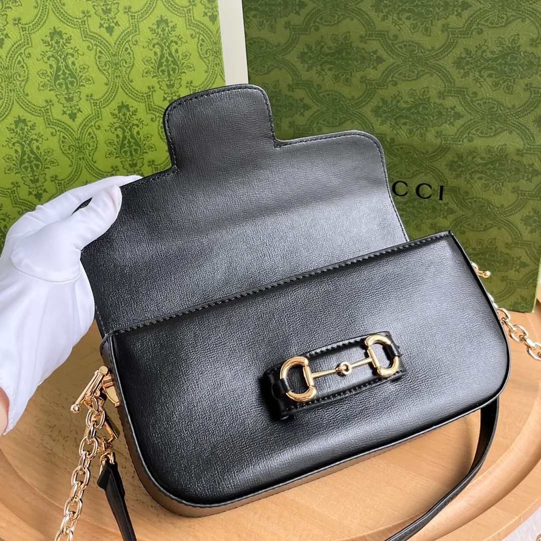 Actual shot #💰280 Style number: 735178 black leather Size: 24✖️13.5✖️7.5cm Gucci Horsebit 1955 baguette Xiaohongshu’s new backpack has 2 shoulder straps, can be carried in the hand, cross-body, or under the armpit. It is flatter and longer than the regular 1955 saddle bag. The chain is very textured. It is perfect for taking pictures when going out👍