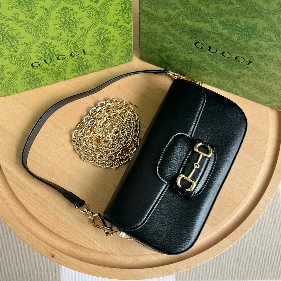 Actual shot #💰280 Style number: 735178 black leather Size: 24✖️13.5✖️7.5cm Gucci Horsebit 1955 baguette Xiaohongshu’s new backpack has 2 shoulder straps, can be carried in the hand, cross-body, or under the armpit. It is flatter and longer than the regular 1955 saddle bag. The chain is very textured. It is perfect for taking pictures when going out👍