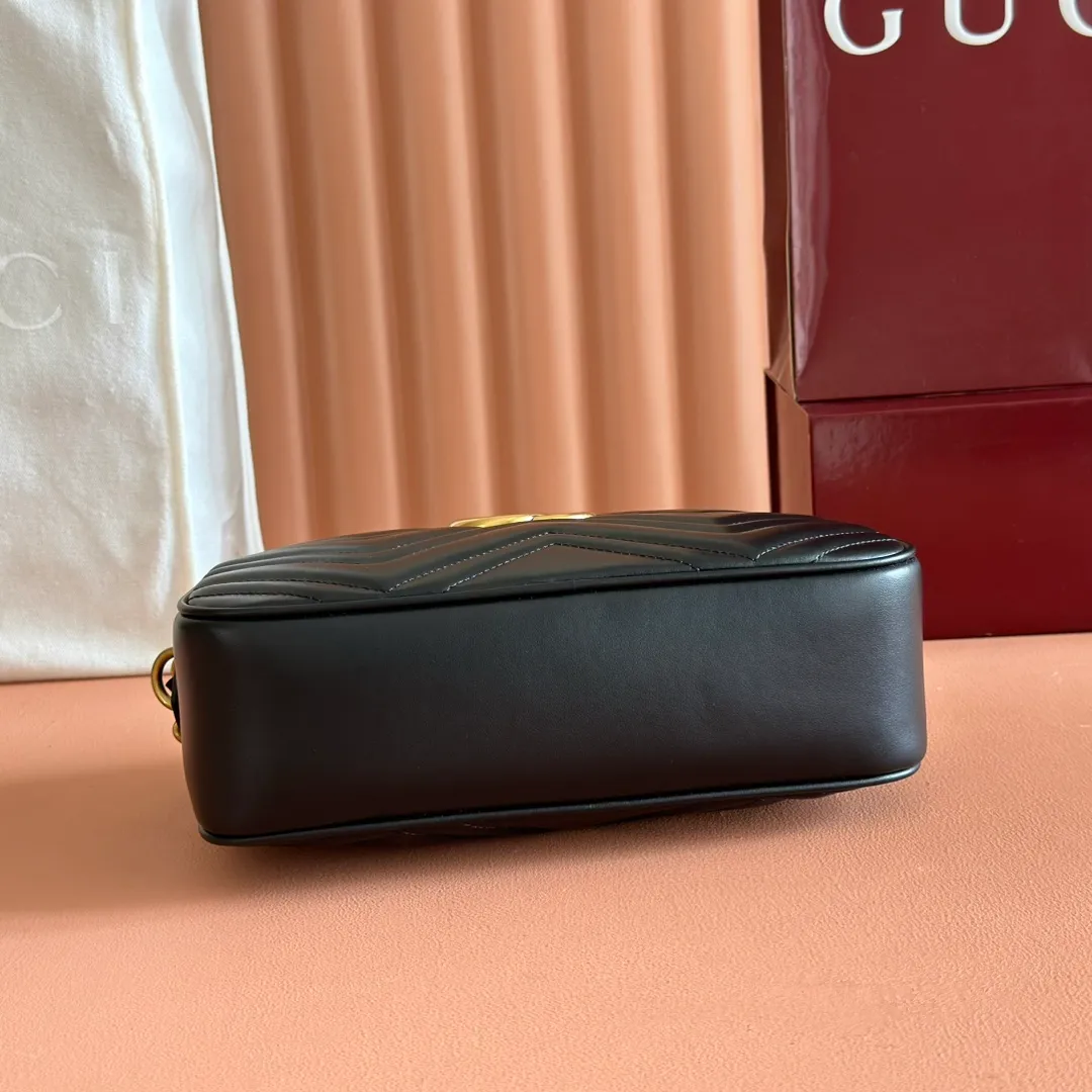 520. 📣📣📣【Original leather accessories🌈Full set of counter packaging】🔥🔥Have you received the addictive beautiful bag? GG Marmont series, 🐂The elegant and exquisite design has captured the hearts of many girls! At the same time, it is also a must-have versatile item for global experts! Super awesome! Model: 447632. Size: 24*12*7cm.