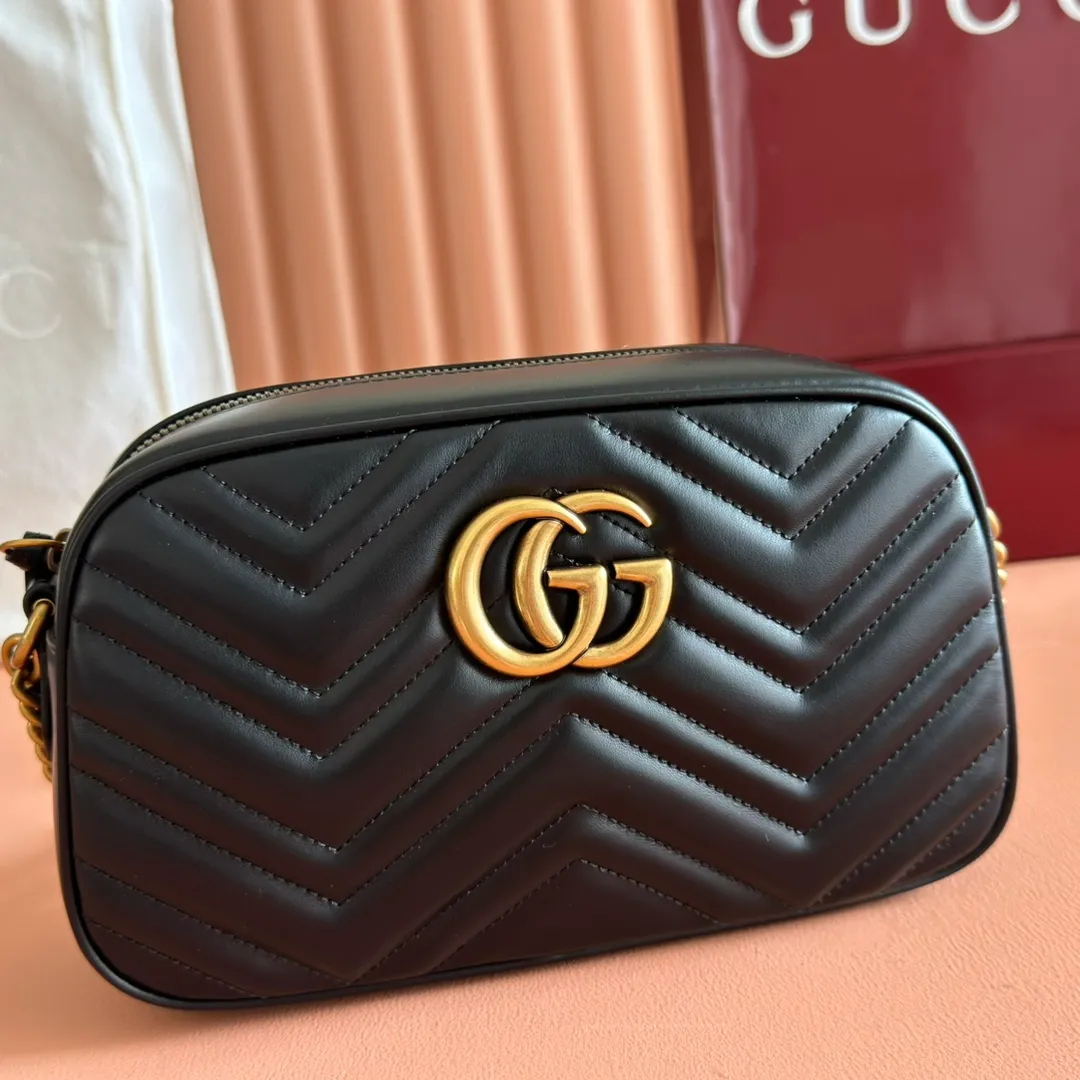 520. 📣📣📣【Original leather accessories🌈Full set of counter packaging】🔥🔥Have you received the addictive beautiful bag? GG Marmont series, 🐂The elegant and exquisite design has captured the hearts of many girls! At the same time, it is also a must-have versatile item for global experts! Super awesome! Model: 447632. Size: 24*12*7cm.