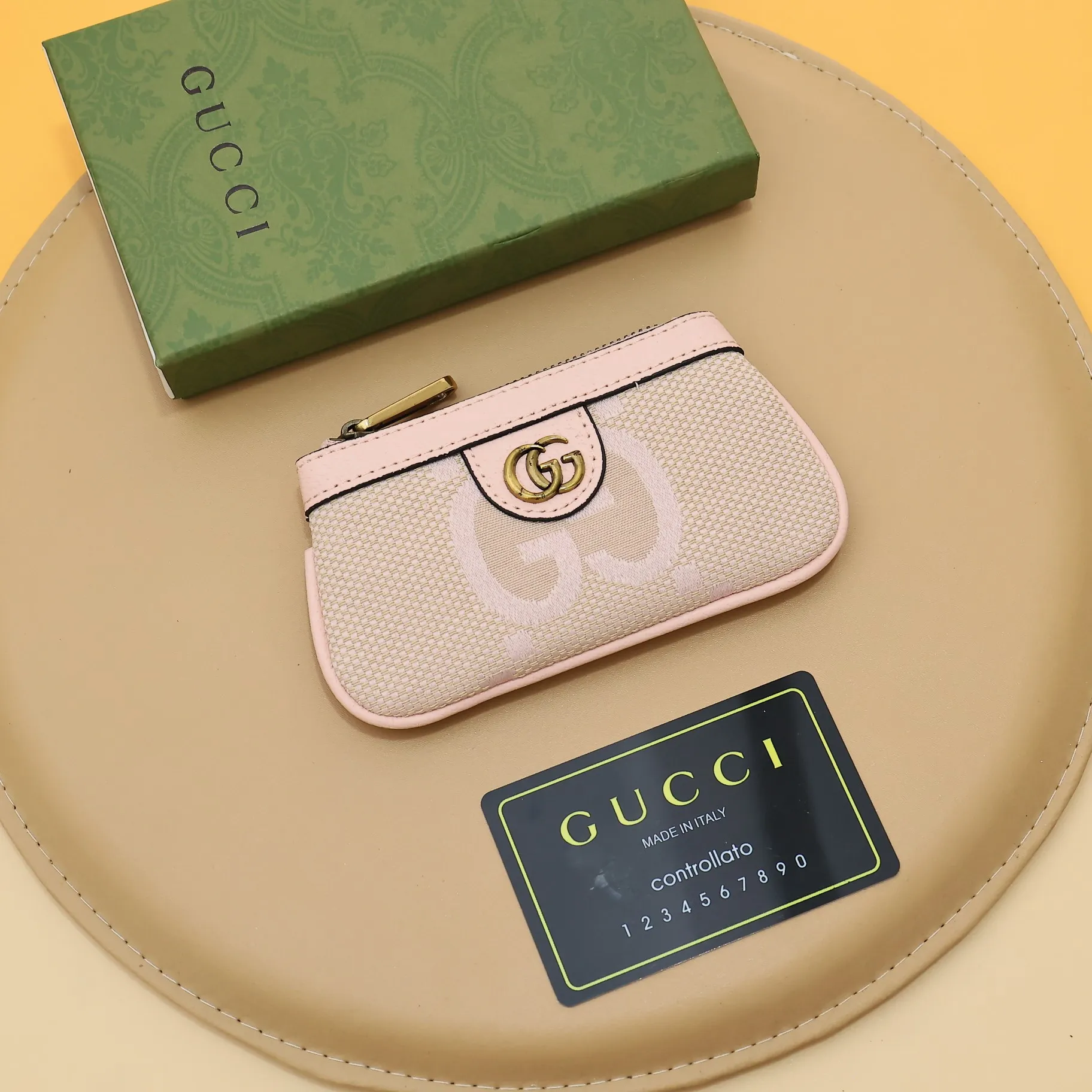 ￥140 GUCCI’s new small coin purse ~ lipstick bag🧃🧃 is made of imported calfskin with embroidered wavy pattern, 🧃🧃 matched with exquisite original factory bronze double G hardware 🧃🧃, flexible and unique hook buckle, small and exquisite, great effect, model: 671722, size: 12.5x7x1.5cm Color: pink cloth/pink U