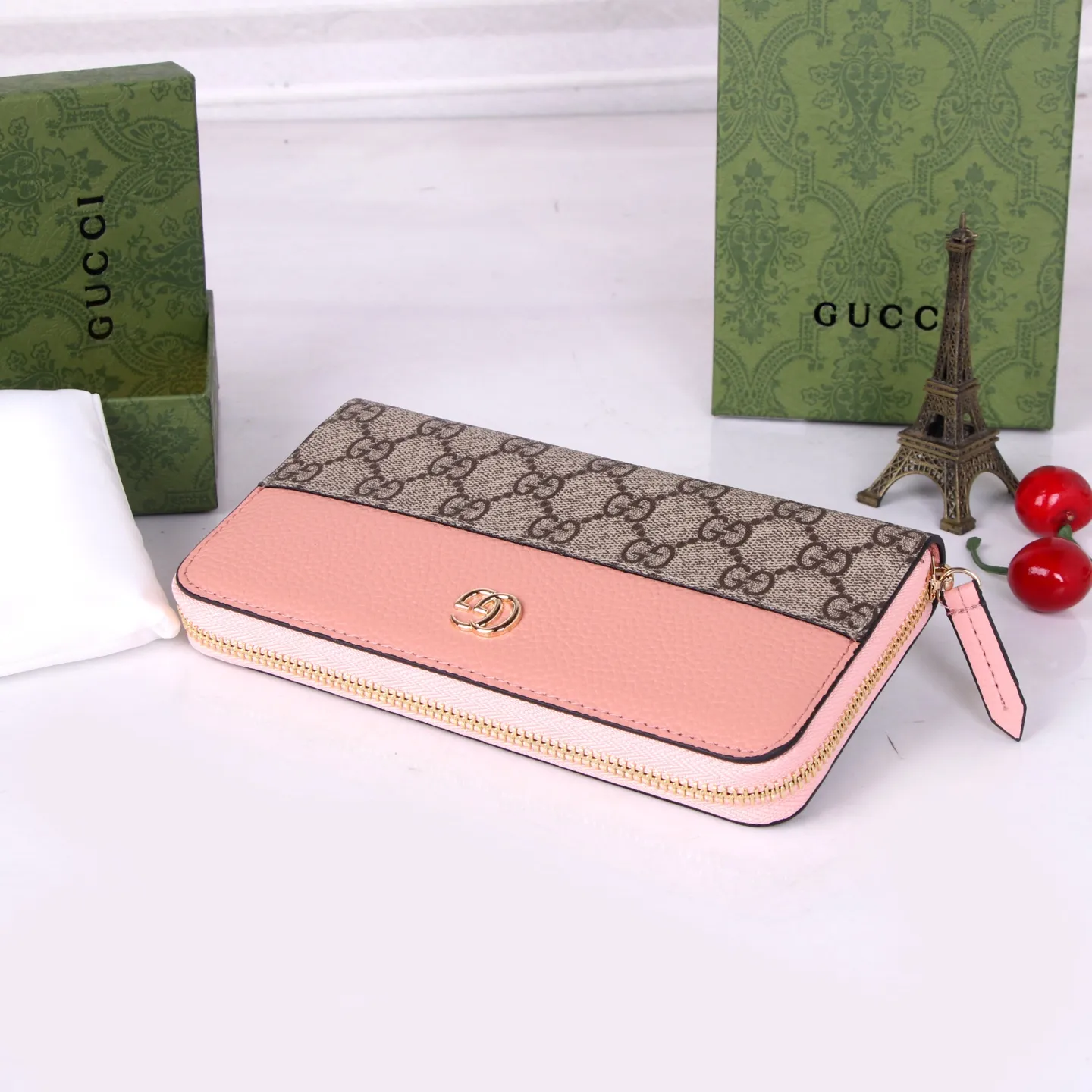 💰170 Style No.: GA009 Brand: Gucci Color: Black Pink Size: 19*10*3 Description: Gucci counter synchronization, new Ophidia series! A new work made of calfskin imported from Italy, equipped with classic double G hardware, new style and contour support is now available. Made from top overseas hardware!