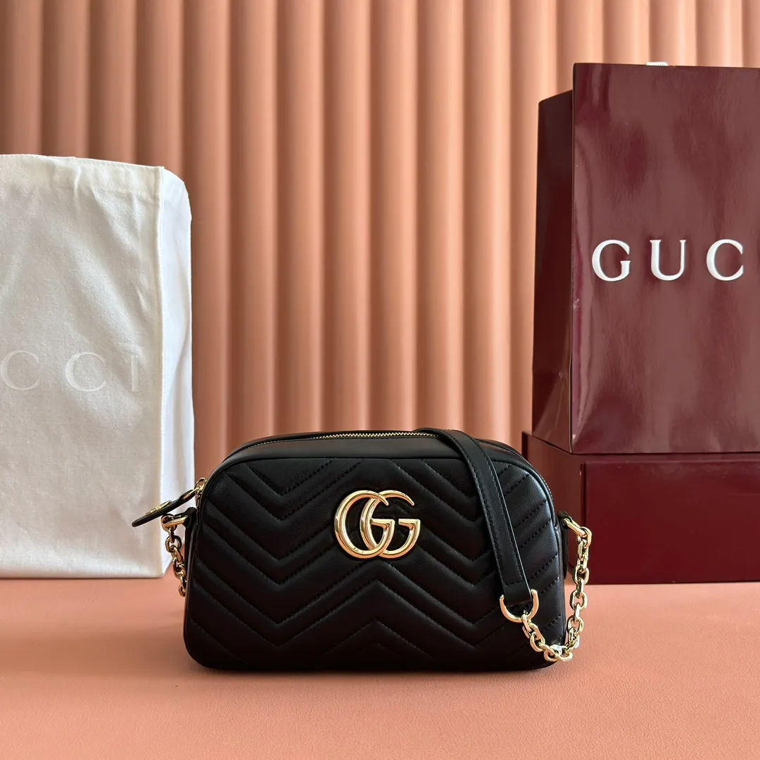 p1040. 💋💋💋【With full set of original counter packaging】GG Marmont is the brand's iconic series. Its features include the symbolic double G logo, sharp-edged chain straps and modern silhouettes. This new camera bag highlights exquisite handcraftsmanship with its ultra-soft premium leather and refined hardware details in glossy gold tones. White quilted diamond nappa leather Light gold-toned hardware White viscose lining Double G Adjustable chain shoulder strap (60 cm) can also be worn as a crossbody bag Zip closure Ref.: 855273. Dimensions: 24cm (width) x 15cm (height) x 8cm (depth) Color: black sheepskin. Made in Italy
