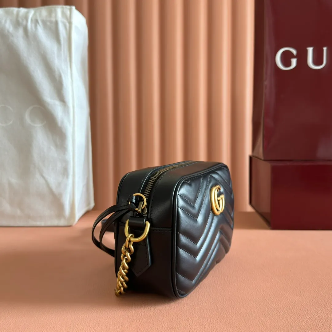 p960. 💋💋💋【Full set of packaging at the counter】🔥🔥"Marmont Italian original leather"‼ ‼ Have you picked up the addictive Gucci bags? The elegant and exquisite design of the GG Marmont series has captured the hearts of many girls! At the same time, it is also a must-have versatile item for global experts! Super awesome! Model: 448065. Size: 18*12*6.