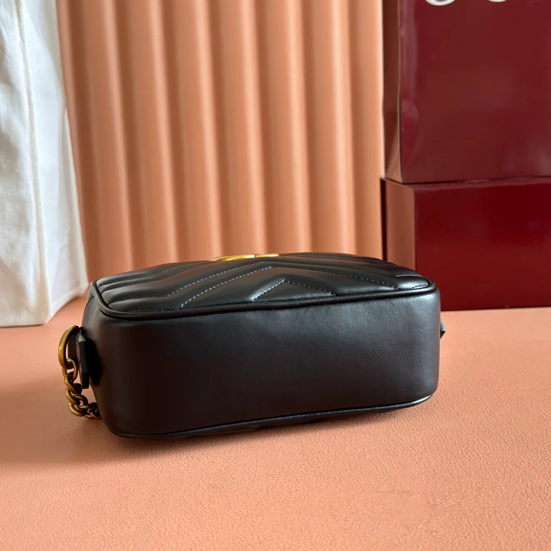p960. 💋💋💋【Full set of packaging at the counter】🔥🔥"Marmont Italian original leather"‼ ‼ Have you picked up the addictive Gucci bags? The elegant and exquisite design of the GG Marmont series has captured the hearts of many girls! At the same time, it is also a must-have versatile item for global experts! Super awesome! Model: 448065. Size: 18*12*6.