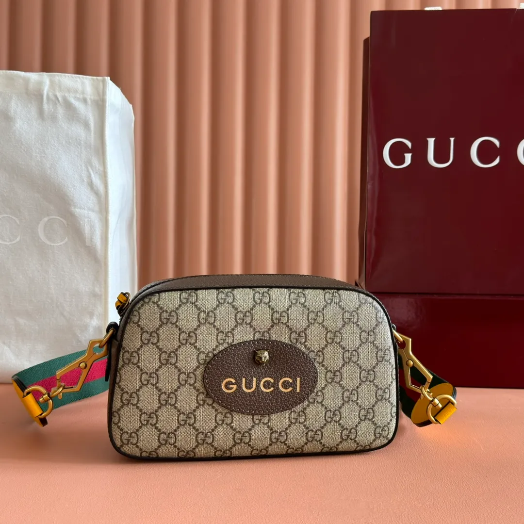 p760. 📣📣📣【Original leather accessories🌈 Equipped with full set of counter packaging】Upgraded version of full copper tiger head🔥🔥Gucci Supreme tiger head camera bag is a unisex model. Xiao Zhan and other major celebrities love the top 2 street photography. The wide shoulder straps are casual and handsome, and the interior is matched with a small floral lining. The reason I really like it is that it is really resistant to fabrication, and the versatile capacity is super large and can really be packed! Model 476466 Size 24*15*7.5cm Color: PVC with yellow