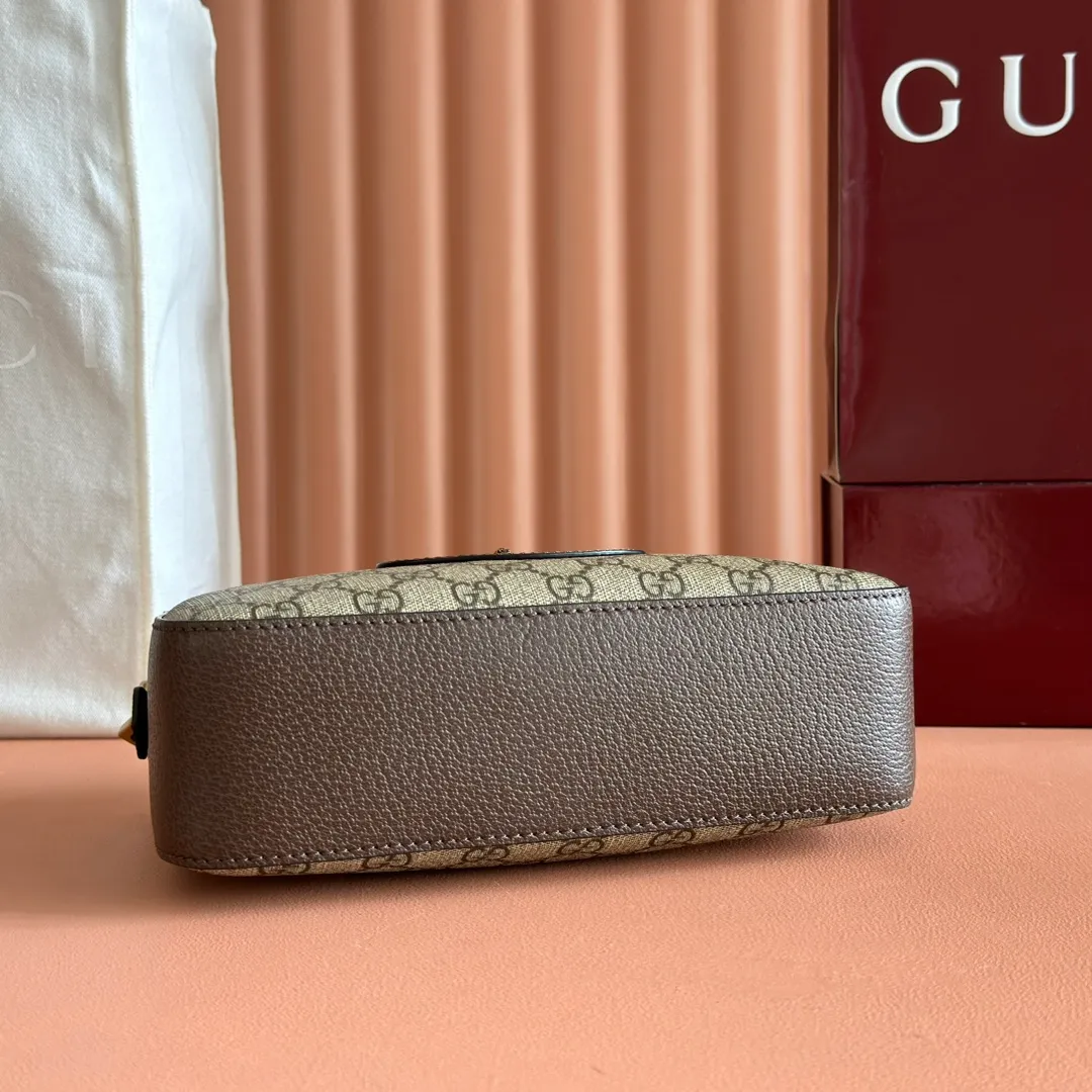p760. 📣📣📣【Original leather accessories🌈 Equipped with full set of counter packaging】Upgraded version of full copper tiger head🔥🔥Gucci Supreme tiger head camera bag is a unisex model. Xiao Zhan and other major celebrities love the top 2 street photography. The wide shoulder straps are casual and handsome, and the interior is matched with a small floral lining. The reason I really like it is that it is really resistant to fabrication, and the versatile capacity is super large and can really be packed! Model 476466 Size 24*15*7.5cm Color: PVC with yellow