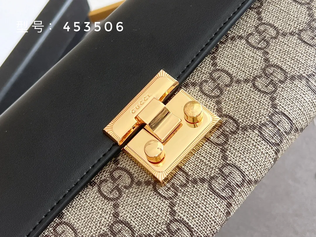 💰190 Top original version💎 GUCCI counter quality #actual shot Brown PVC/black leather. Padlock long chain bag 😍 is made of GG Supreme high-grade artificial leather and equipped with top overseas locking hardware! Style number: 453506# Size: 19x 10x 3.5