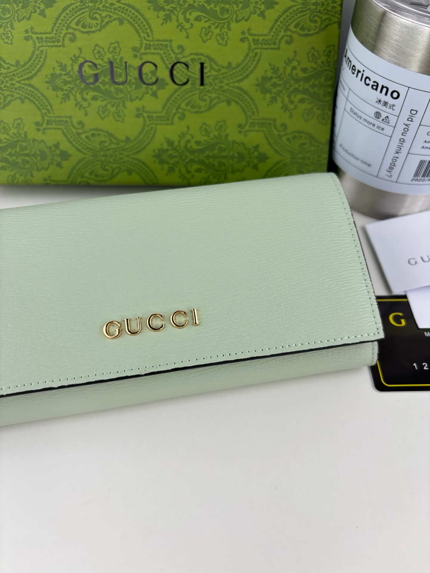 💰170 GUCCl long clip wallet with handwritten Gucci logo. Exploring self-expression with unlimited possibilities has become the spiritual connotation of brand design. Crafted from green leather, this long clip is embellished with a gold-toned handwritten Gucci logo-shaped hardware, adding a touch of the brand's signature charm to the entire design. Green leather, gold-tone hardware, taffeta lining, scripted Gucci logo detail. INTERIOR: Twelve card compartments, two bill compartments, two separate internal compartments and a zipped coin pocket, this classic piece features snap closure Style number: 772638 Dimensions: 19cm x 10cm x 3.5cm Colour: Green