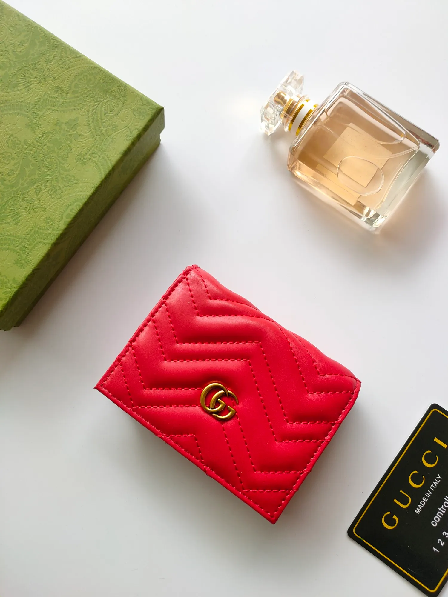 🇮🇹Gucci🅿140 original quality model: 466492 red butterfly human-shaped pattern, with exclusive supply from the entire network👛Whether it is materials, workmanship, logo, coding, wiring, every detail fully expresses the wonderful connotation of Gucci👜👜💯Quality assurance, no worries after sales, 💯Original materials! 💯Real shot📷👉The quality can be seen in the picture😘😘. Size: 11*9*3.