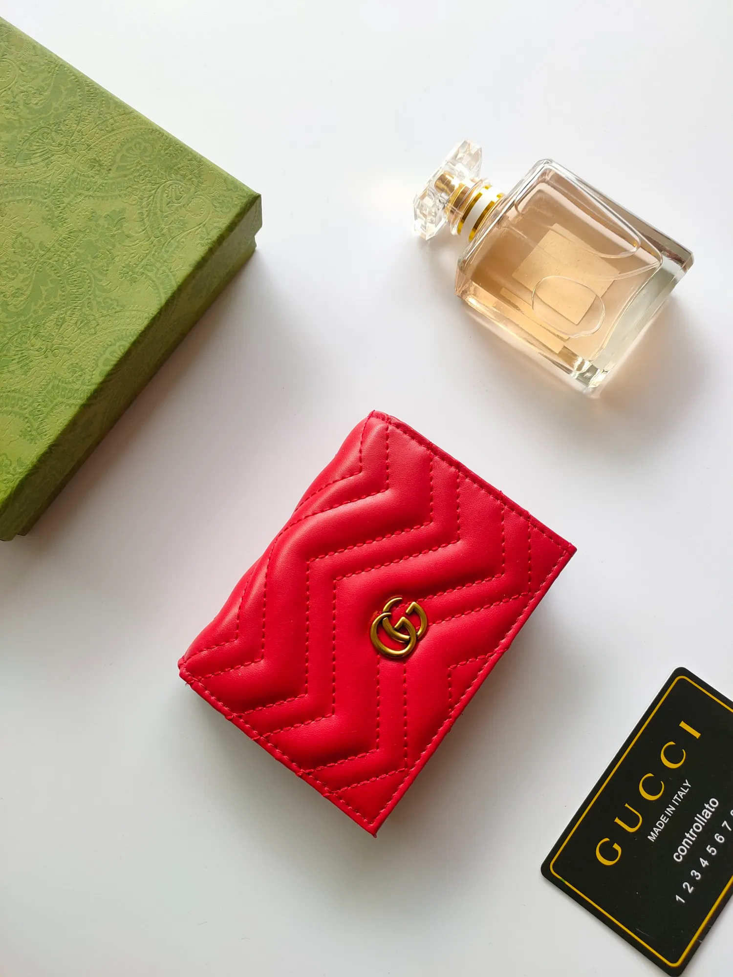 🇮🇹Gucci🅿140 original quality model: 466492 red butterfly human-shaped pattern, with exclusive supply from the entire network👛Whether it is materials, workmanship, logo, coding, wiring, every detail fully expresses the wonderful connotation of Gucci👜👜💯Quality assurance, no worries after sales, 💯Original materials! 💯Real shot📷👉The quality can be seen in the picture😘😘. Size: 11*9*3.