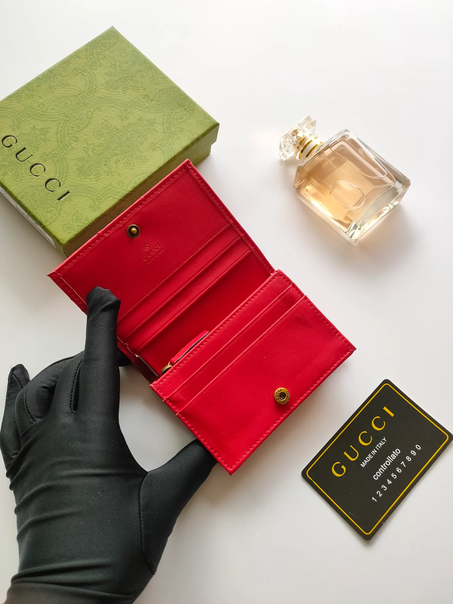 🇮🇹Gucci🅿140 original quality model: 466492 red butterfly human-shaped pattern, with exclusive supply from the entire network👛Whether it is materials, workmanship, logo, coding, wiring, every detail fully expresses the wonderful connotation of Gucci👜👜💯Quality assurance, no worries after sales, 💯Original materials! 💯Real shot📷👉The quality can be seen in the picture😘😘. Size: 11*9*3.