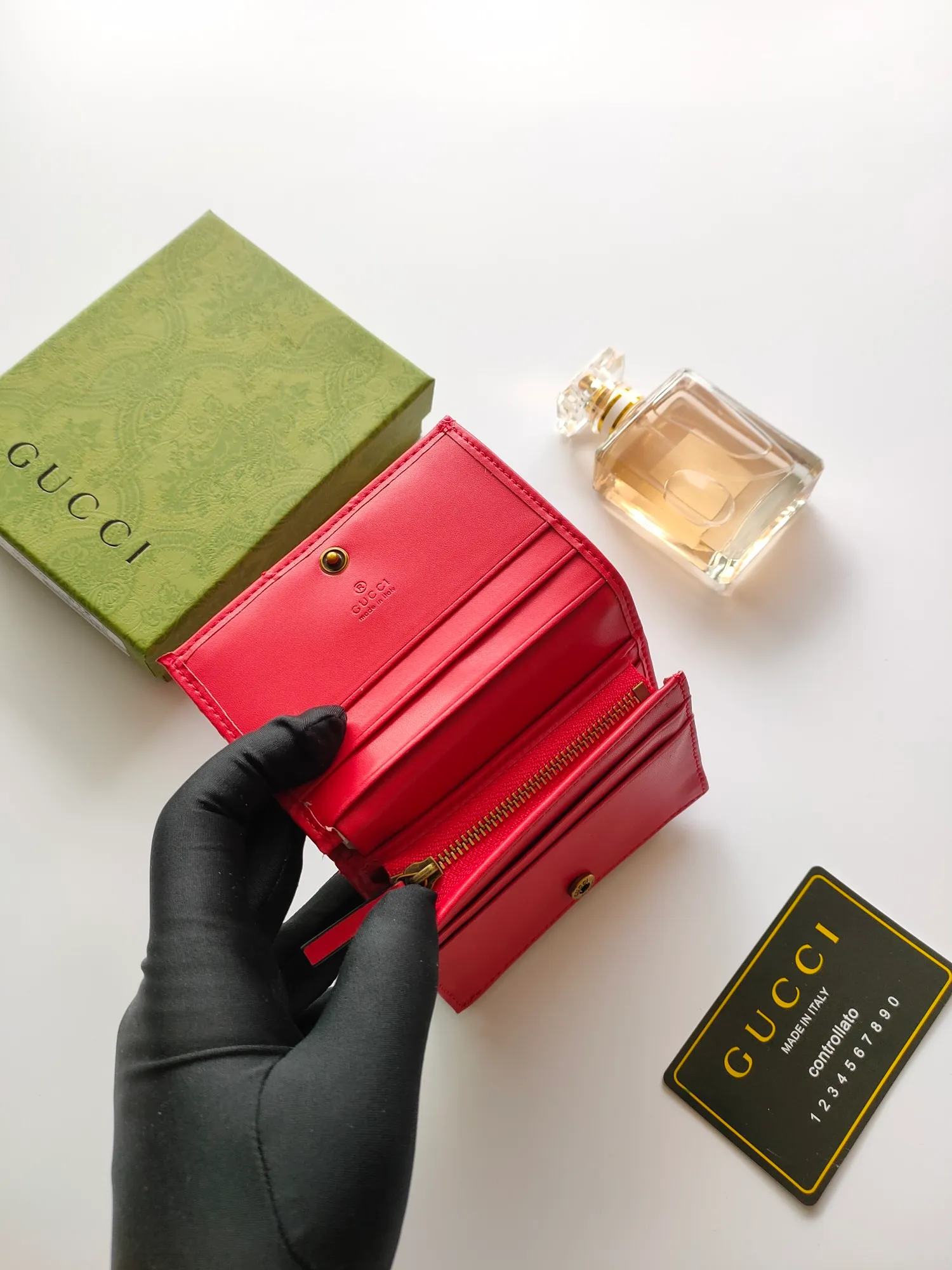 🇮🇹Gucci🅿140 original quality model: 466492 red butterfly human-shaped pattern, with exclusive supply from the entire network👛Whether it is materials, workmanship, logo, coding, wiring, every detail fully expresses the wonderful connotation of Gucci👜👜💯Quality assurance, no worries after sales, 💯Original materials! 💯Real shot📷👉The quality can be seen in the picture😘😘. Size: 11*9*3.