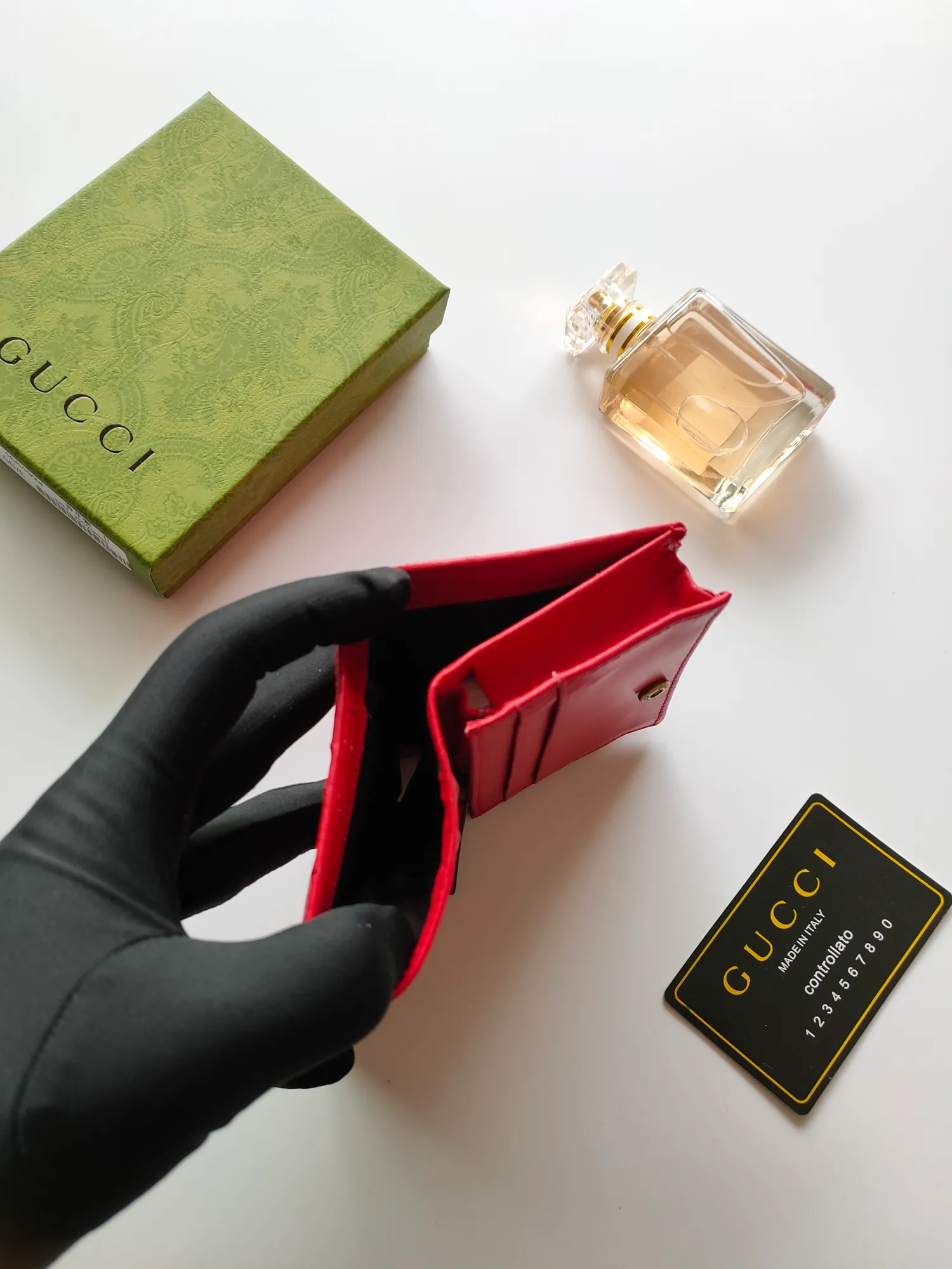 🇮🇹Gucci🅿140 original quality model: 466492 red butterfly human-shaped pattern, with exclusive supply from the entire network👛Whether it is materials, workmanship, logo, coding, wiring, every detail fully expresses the wonderful connotation of Gucci👜👜💯Quality assurance, no worries after sales, 💯Original materials! 💯Real shot📷👉The quality can be seen in the picture😘😘. Size: 11*9*3.