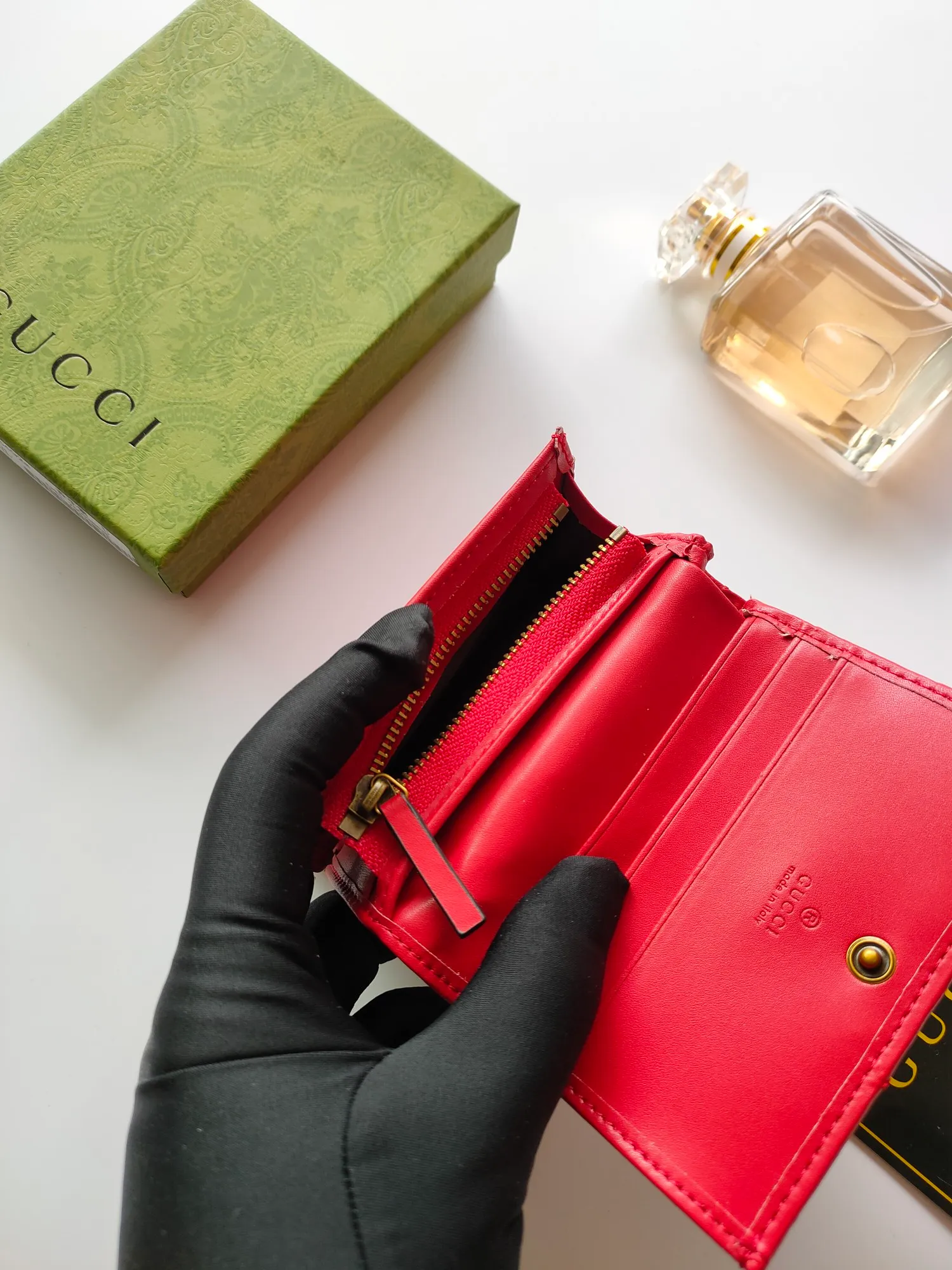 🇮🇹Gucci🅿140 original quality model: 466492 red butterfly human-shaped pattern, with exclusive supply from the entire network👛Whether it is materials, workmanship, logo, coding, wiring, every detail fully expresses the wonderful connotation of Gucci👜👜💯Quality assurance, no worries after sales, 💯Original materials! 💯Real shot📷👉The quality can be seen in the picture😘😘. Size: 11*9*3.