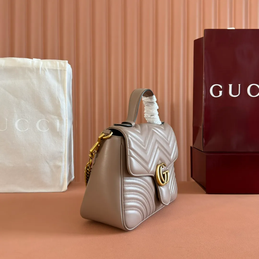 p1500. 📣📣📣【Original leather accessories🌈Full set of counter packaging】🔥🔥 ‼ ‼ "Marmont Italian Original Leather"‼ ‼ Have you picked up the addictive Gucci bags? The elegant and exquisite design of the GG Marmont series has captured the hearts of many girls! At the same time, it is also a must-have versatile item for global experts! Super awesome! Model: 498110. Size: 27*19*10.5, color: milk tea