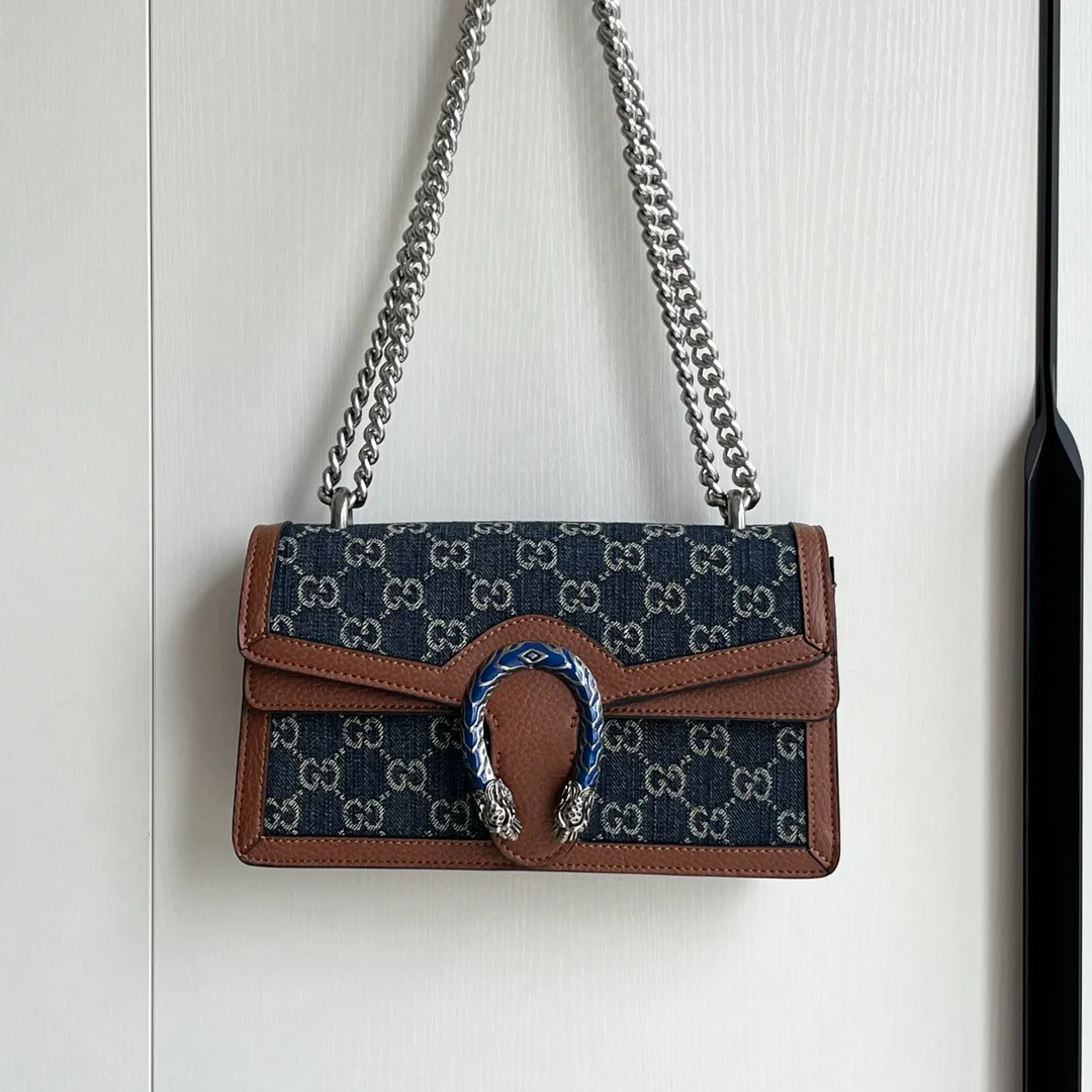 New upgraded version of real shot #💰300 Model: 499623 blue denim Size: 25x14x8cm 𝙂𝙪𝙘𝙘𝙞 𝘿𝙞𝙤𝙣𝙮𝙨𝙪𝙨Diamond Bacchus True Fragrance Series Warning, it’s amazing. It retains the perfect pedigree of the Bacchus bag, but opens the era of Bacchus innovation! The most valuable part of the entire bag is the tiger head diamond buckle, a palace-level treasure item. Not a market product. The weight is very light and the size is perfect. Highly recommended.