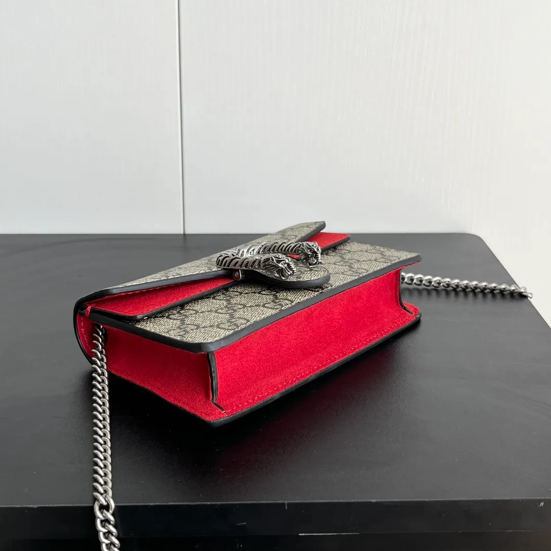 Actual shot #💰260 with box Model: 476432 Red Size: 16.5x10x4.5cm 𝙂𝙪𝙘𝙘𝙞 𝘿𝙞𝙤𝙣𝙮𝙨𝙪𝙨 𝙈𝙞𝙣𝙞 16.5 Xiaogujia’s entry-level small bag is recommended. It’s not worth mentioning. It’s a classic model that can be said to be the symbol of Xiaogujia. The classic mini Dionysian buckle is paired with calfskin. This bag has a very high appearance rate. It is simply a tool for daily wear and is very popular on the street❗️