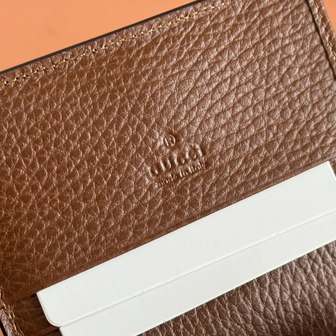 p460. 💋💋💋 [Original leather accessories 🌈 Equipped with full counter packaging] 🔥🔥 The jackie1961 series launches a compact and noble new card holder shape. Gold-toned push-lock closure, washed denim give the entire design a timeless and elegant feel, five card compartments, two flat pockets, one zip pocket, and interior open pocket. Dimensions: 11×8.5x3. Model: 645536.